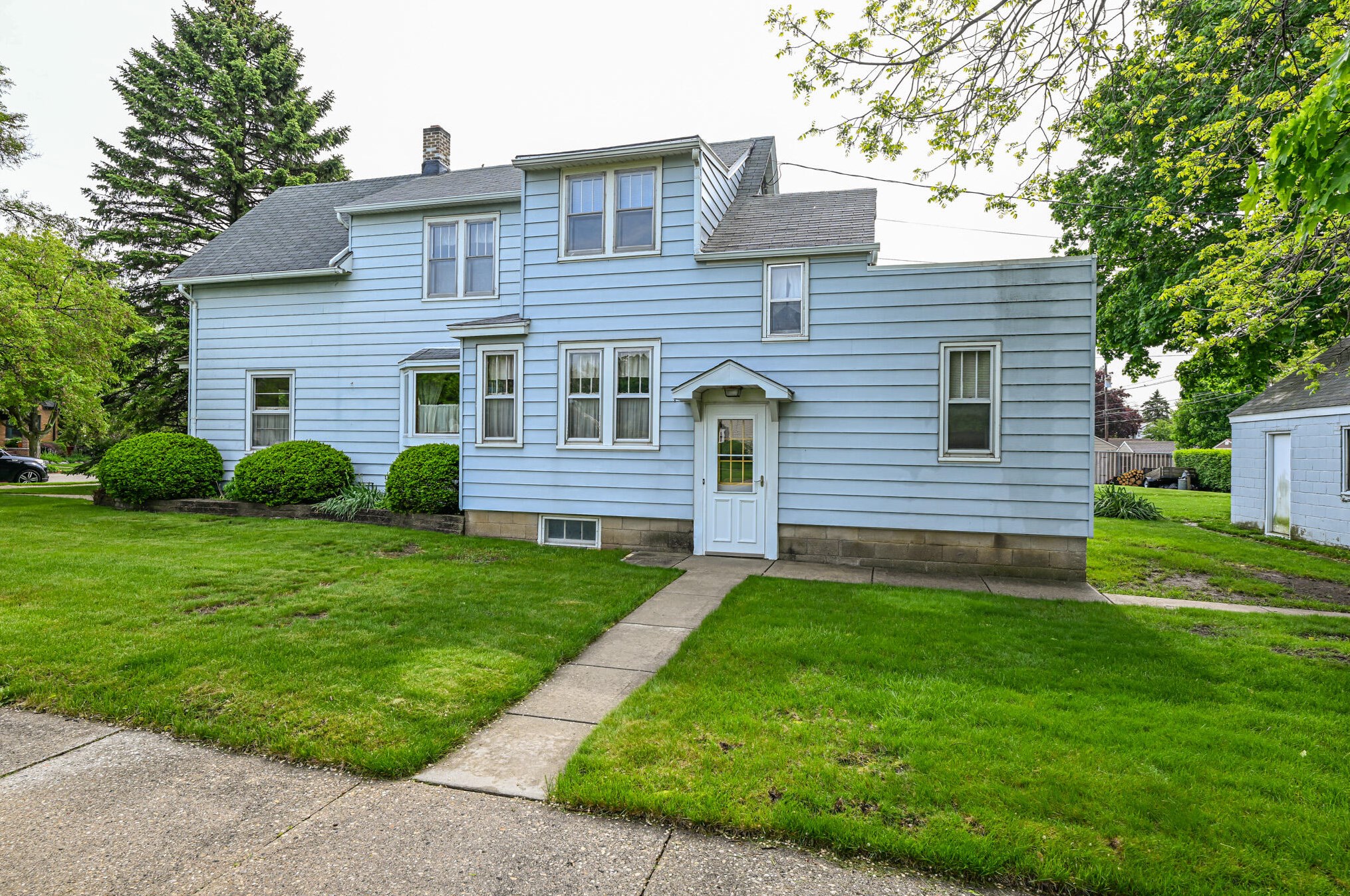 639 Elm Ave, South Milwaukee, WI 53172-1303