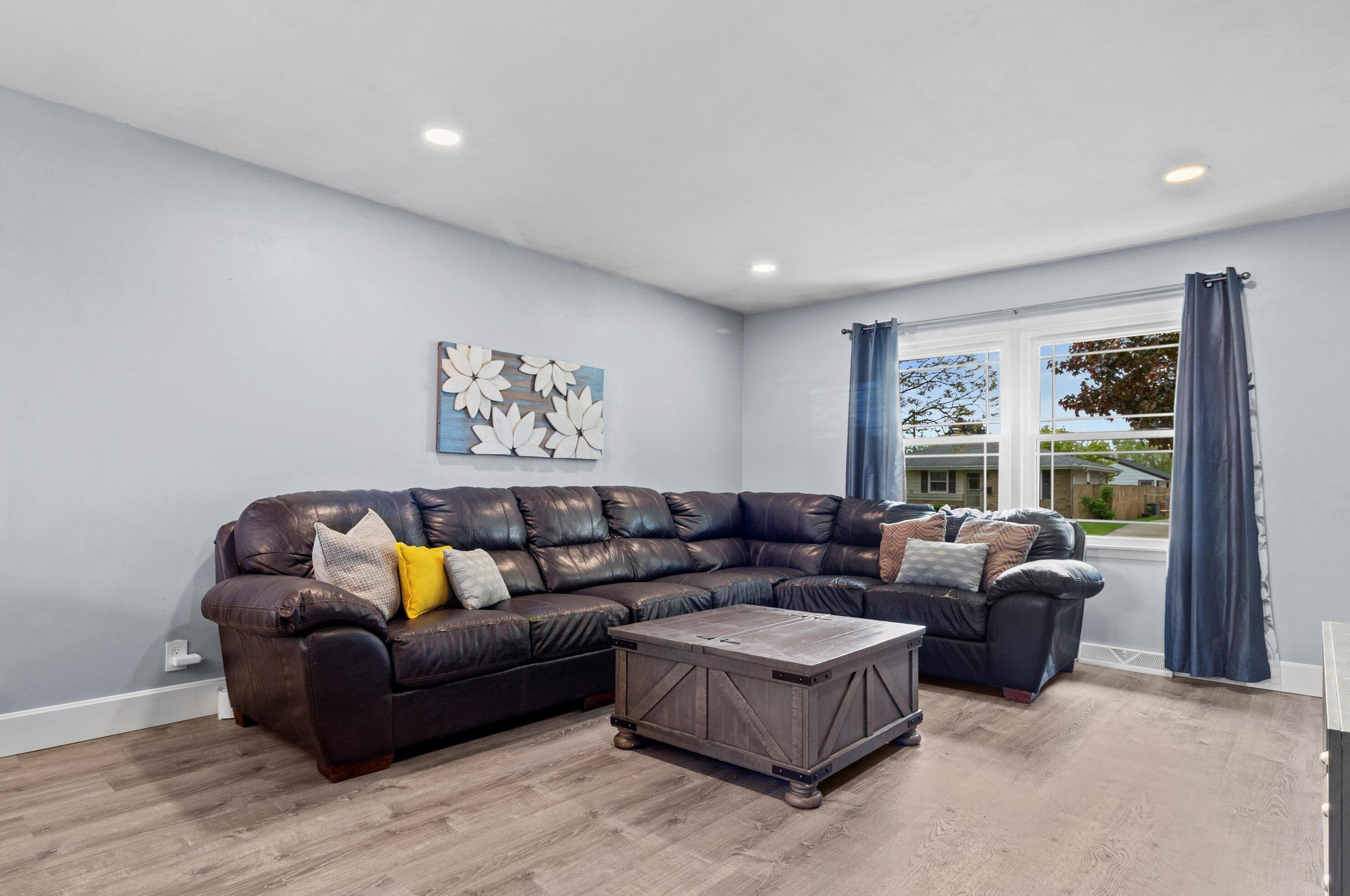 1104 Berkeley Dr, Racine, WI 53402-3302