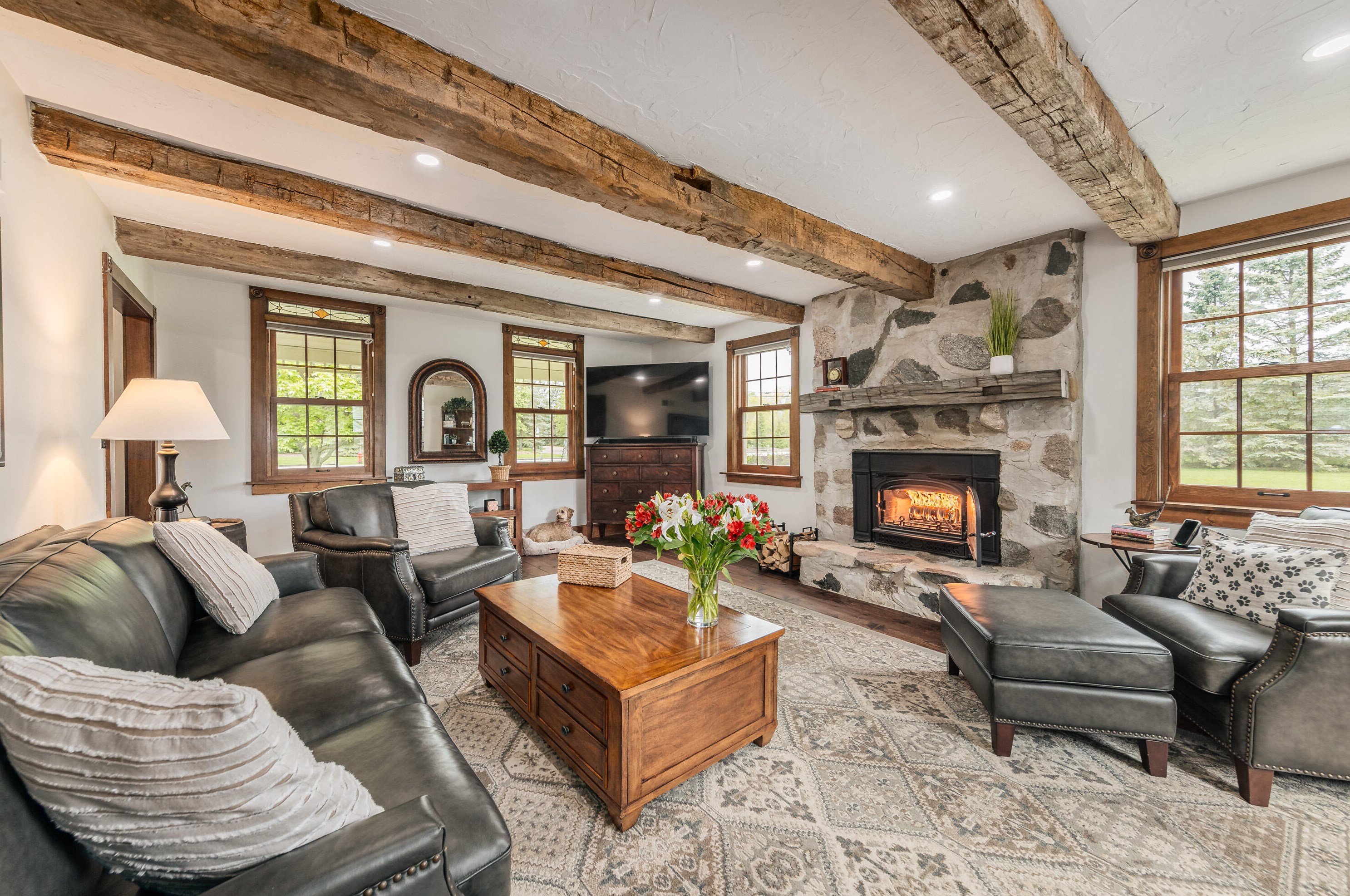 10942 N Range Line Rd, Thiensville, WI 53092