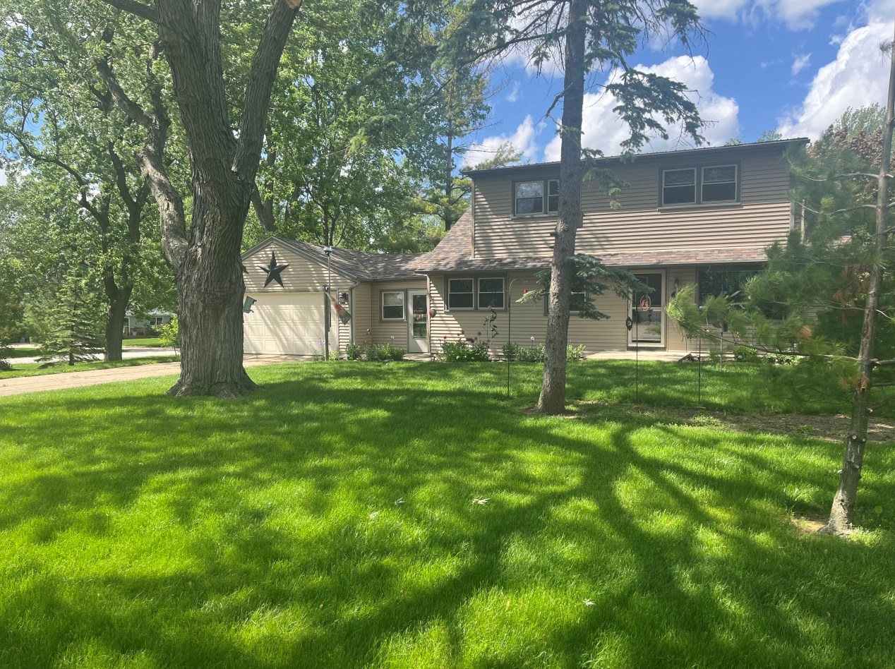 14218 Gatewood Dr, Waukesha, WI 53151-1629