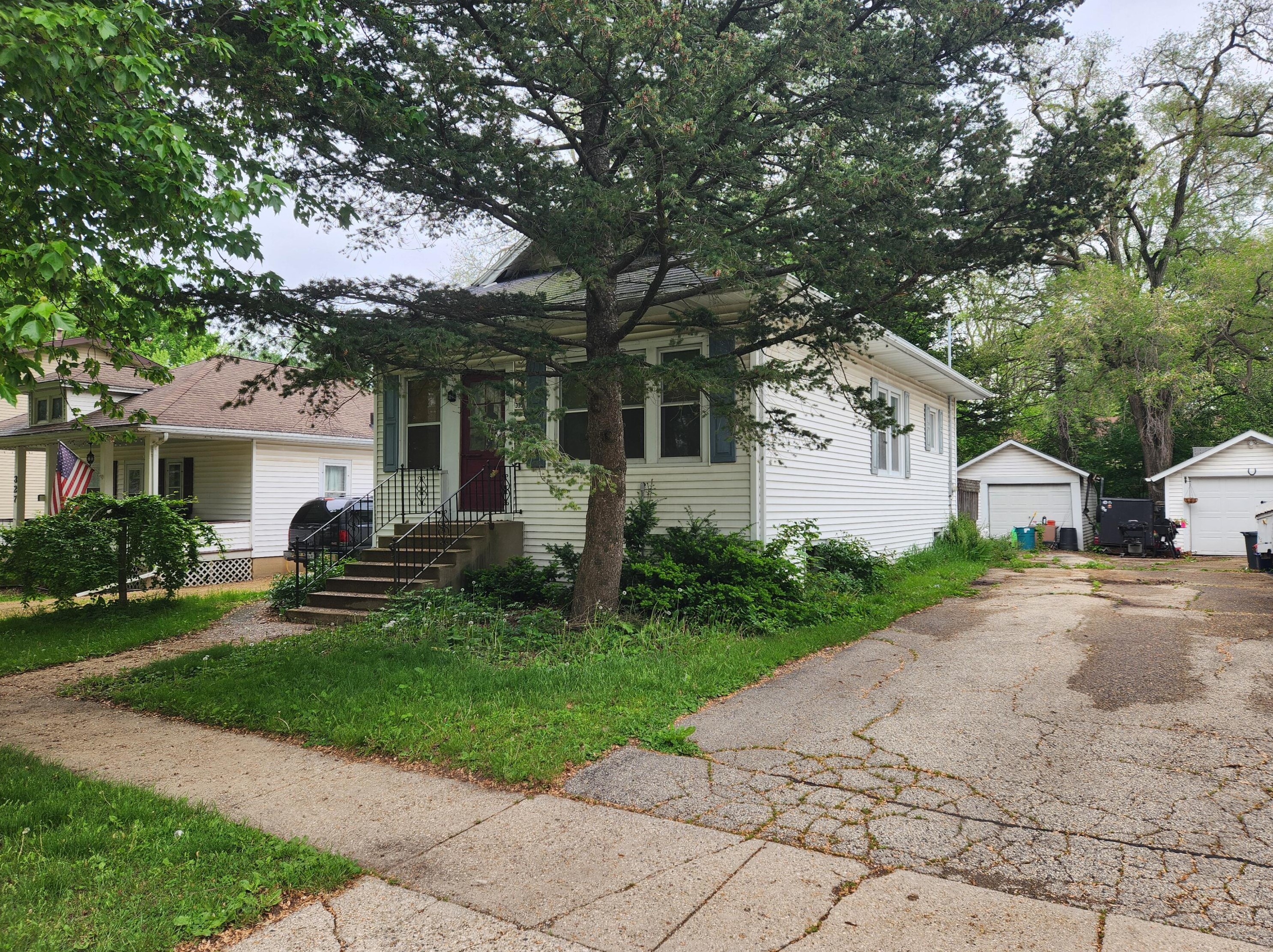 333 Bradley Ave, Delavan, WI 53115-1923