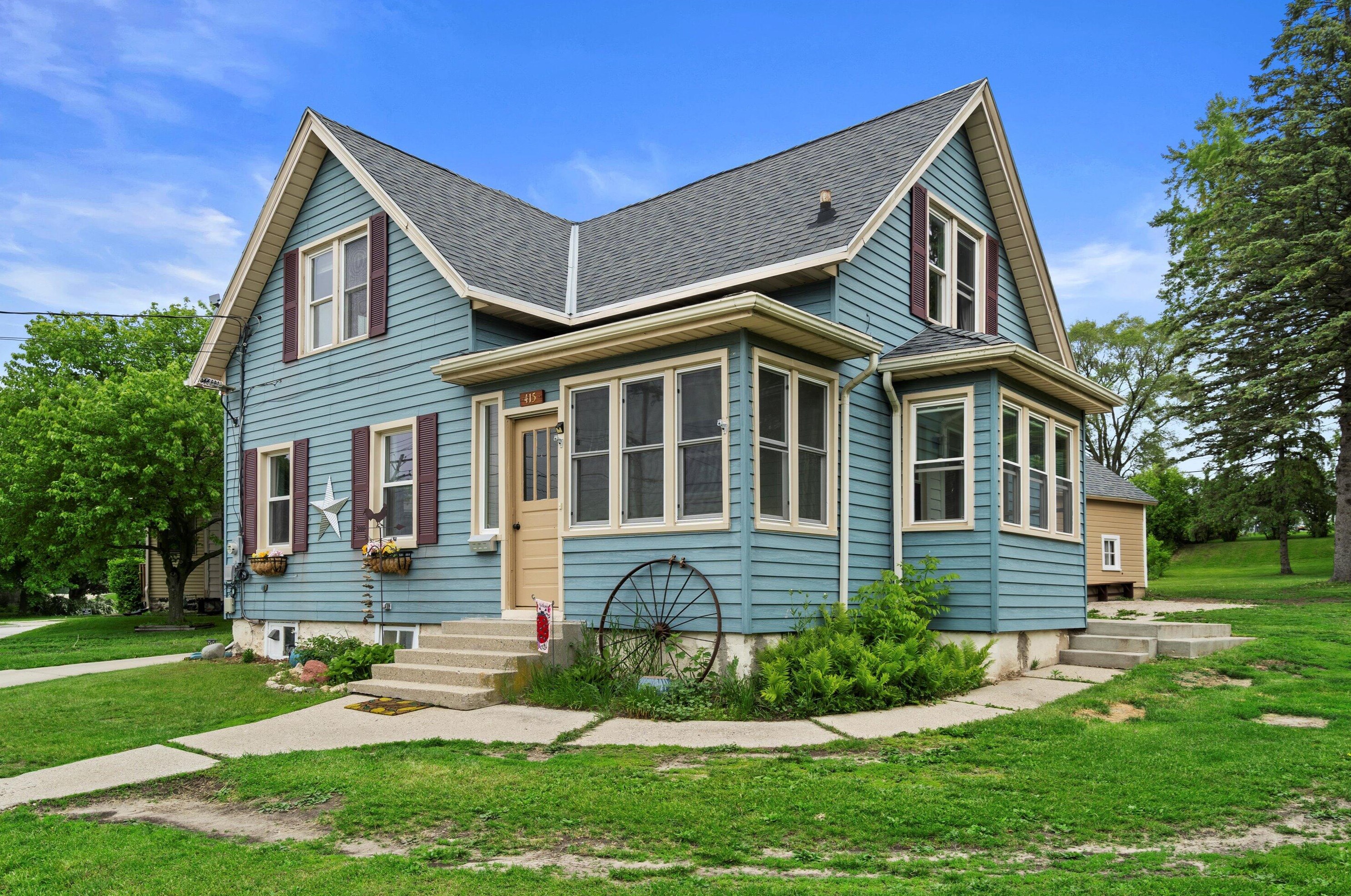 415 Salisbury Rd, West Bend, WI 53090-1637