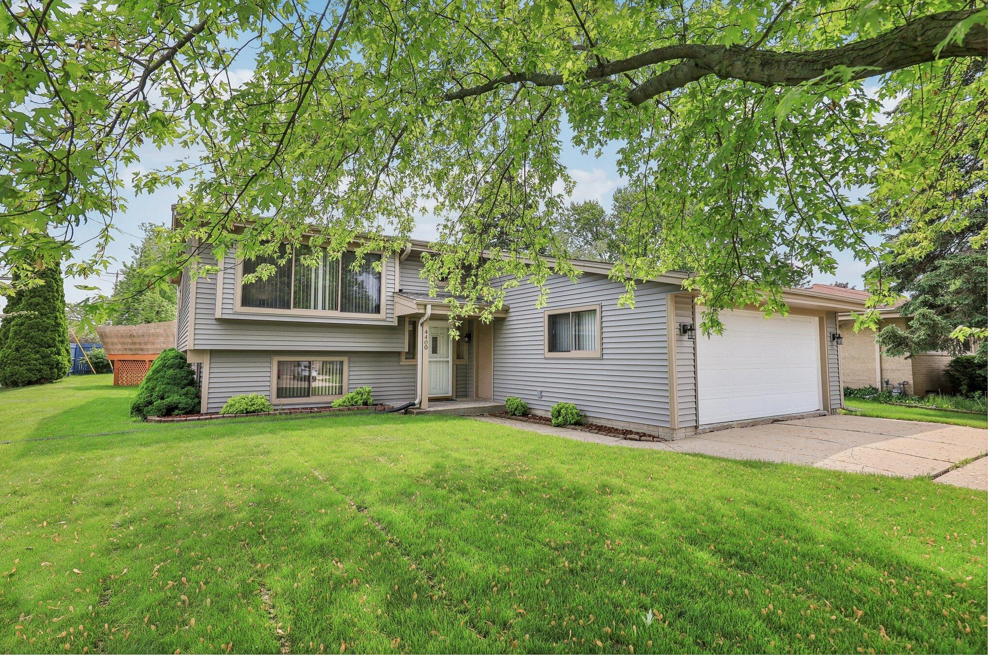 4400 50th St, Milwaukee, WI 53220-3627