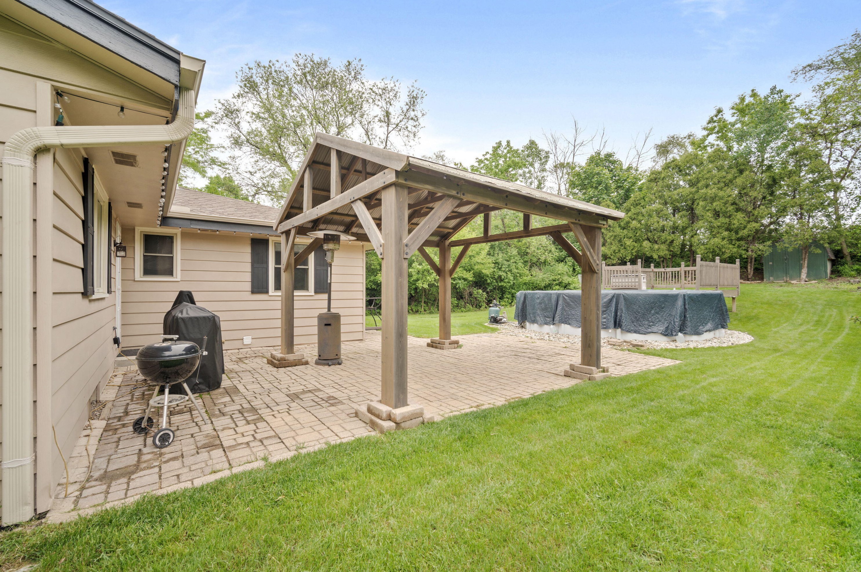 3748 102, Milwaukee WI 53214-3904 exterior