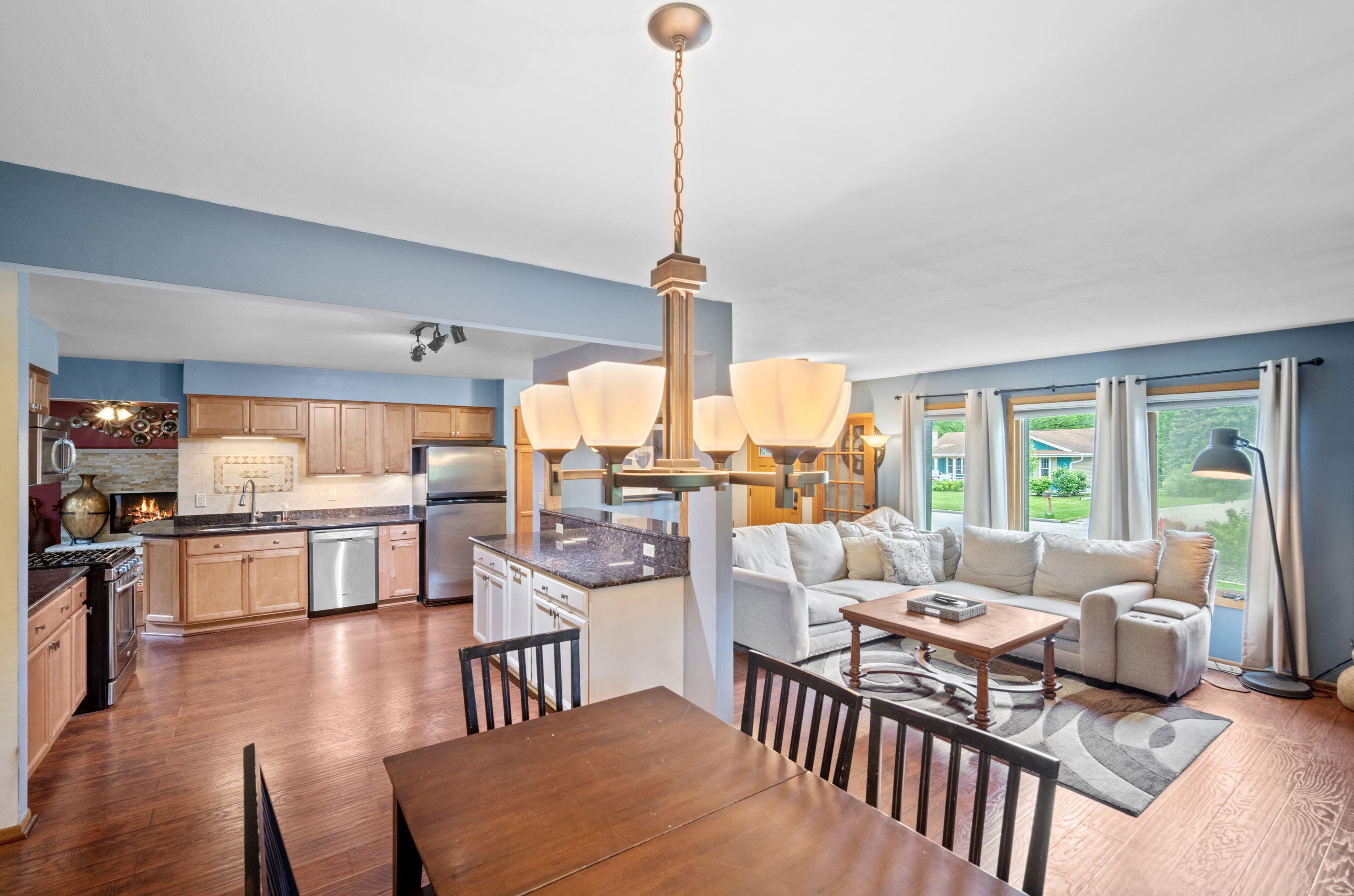 3748 102, Milwaukee WI 53214-3904 exterior