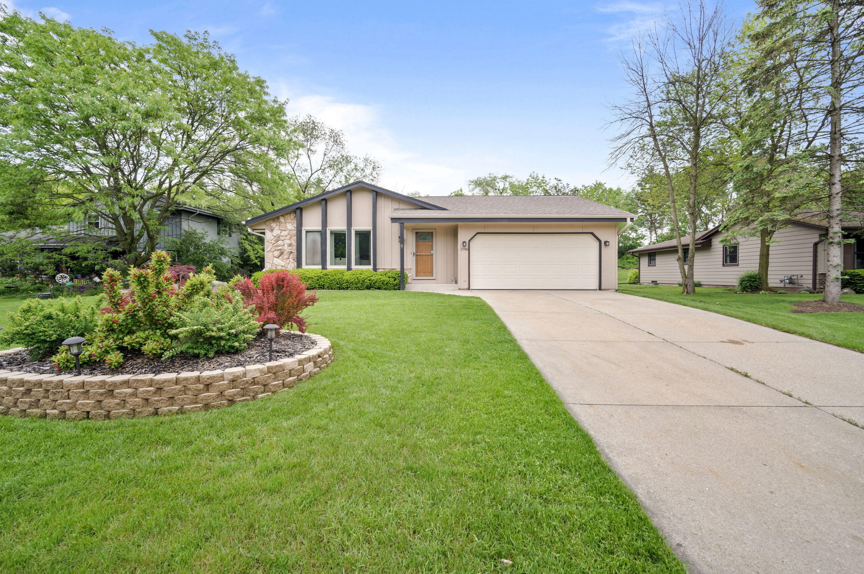 3748 102nd St, Milwaukee, WI 53228-1326