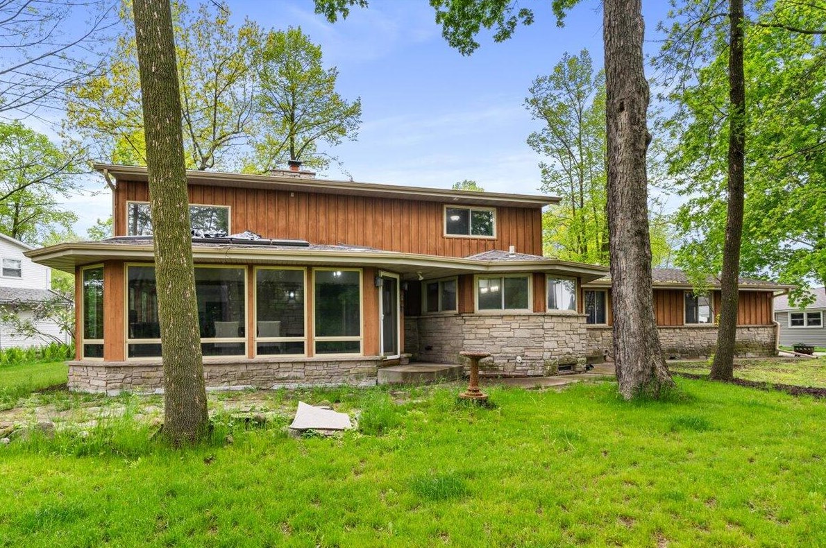 3111 Koning Dr, Sheboygan, WI 53083-2744