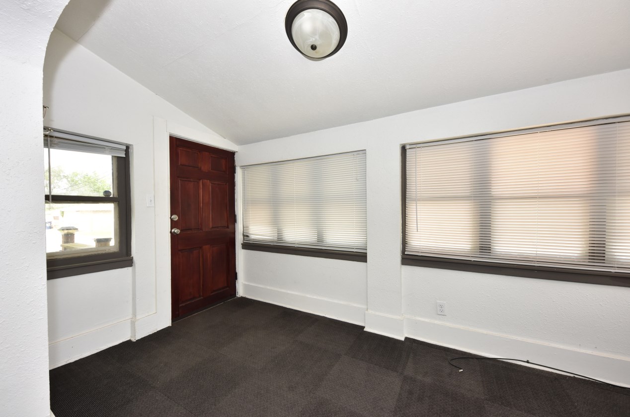 1419 Hauser Ave, Milwaukee, WI 53209-6948