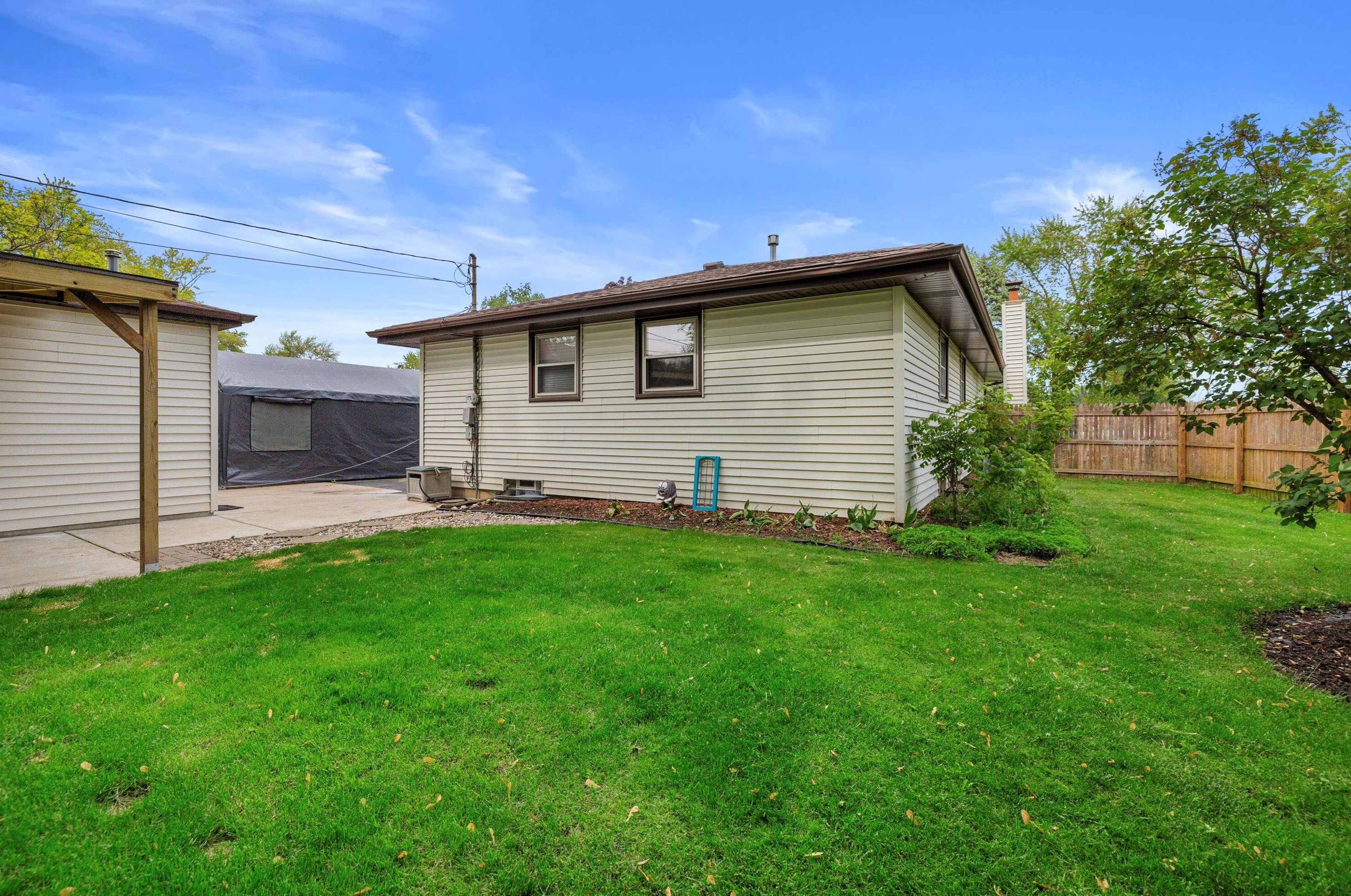 4826 Wedgewood Dr, Racine WI  53402-2432 exterior
