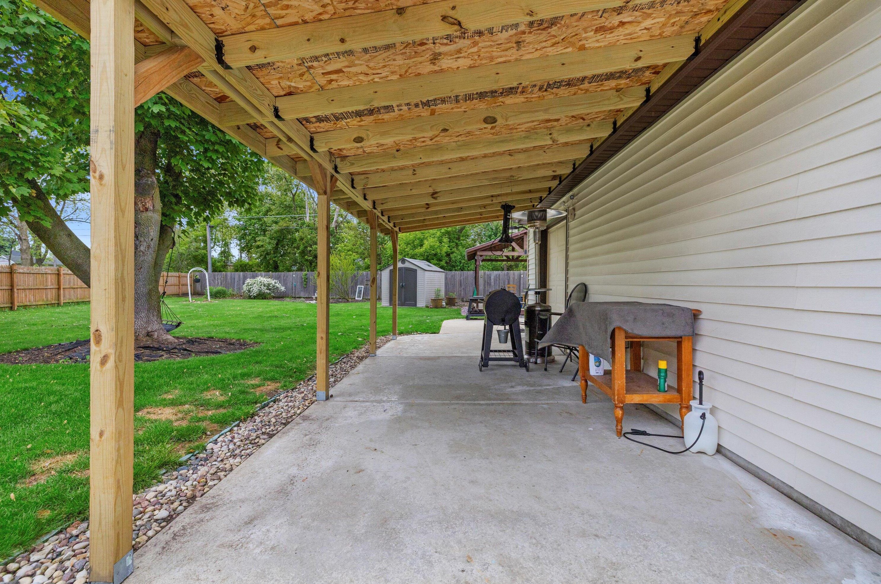 4826 Wedgewood Dr, Racine WI  53402-2432 exterior
