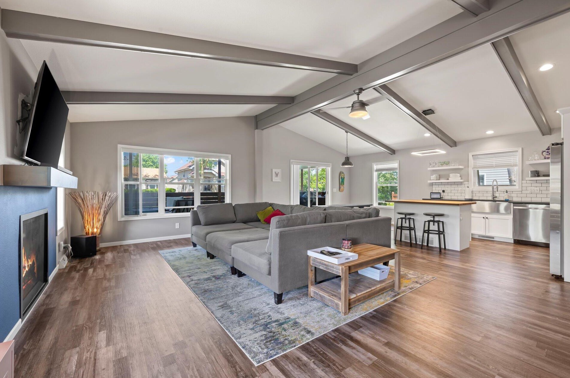 304 Waterford Ave, Milwaukee, WI 53207-4432