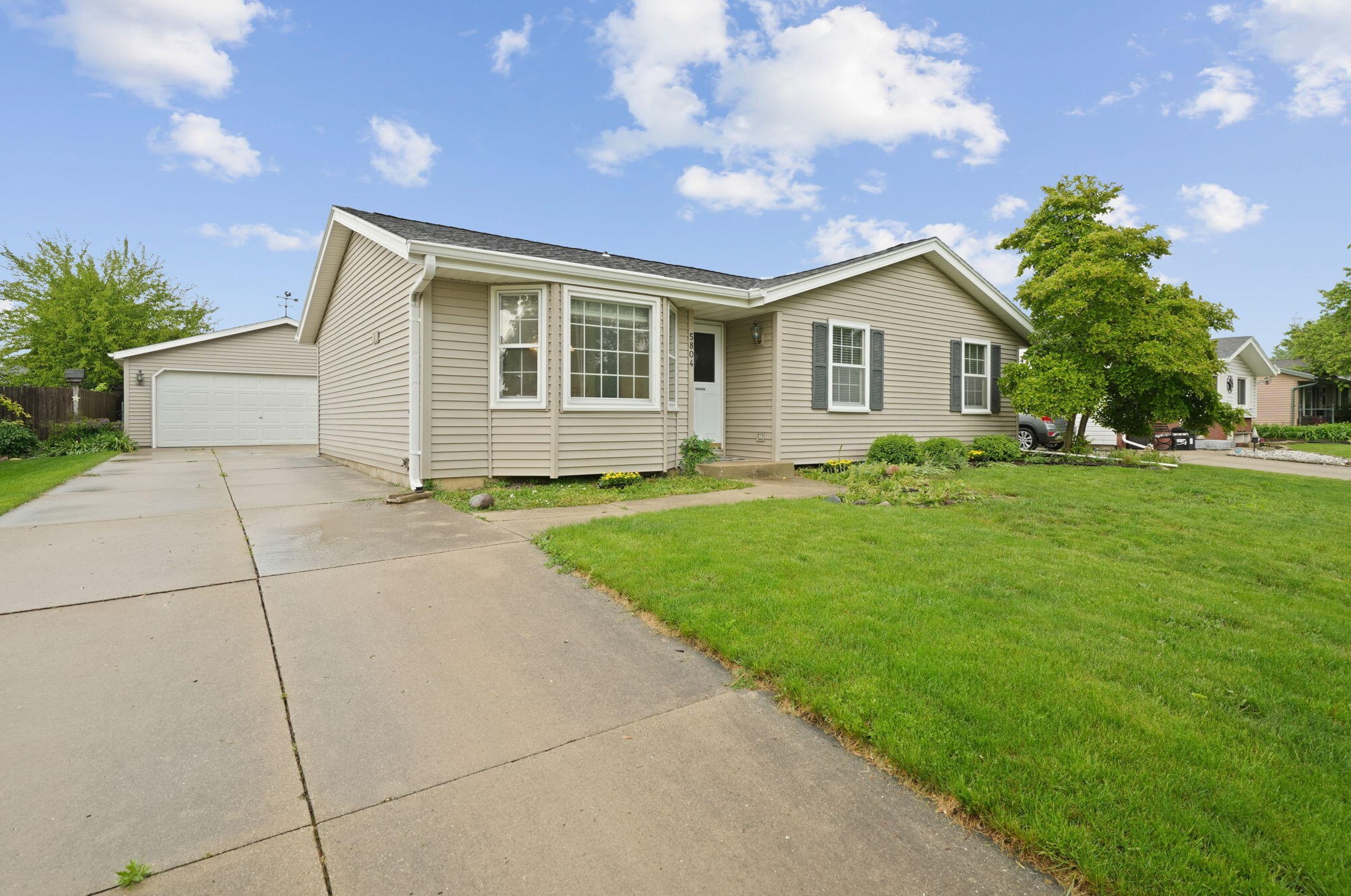 5804 69th St, Kenosha, WI 53142
