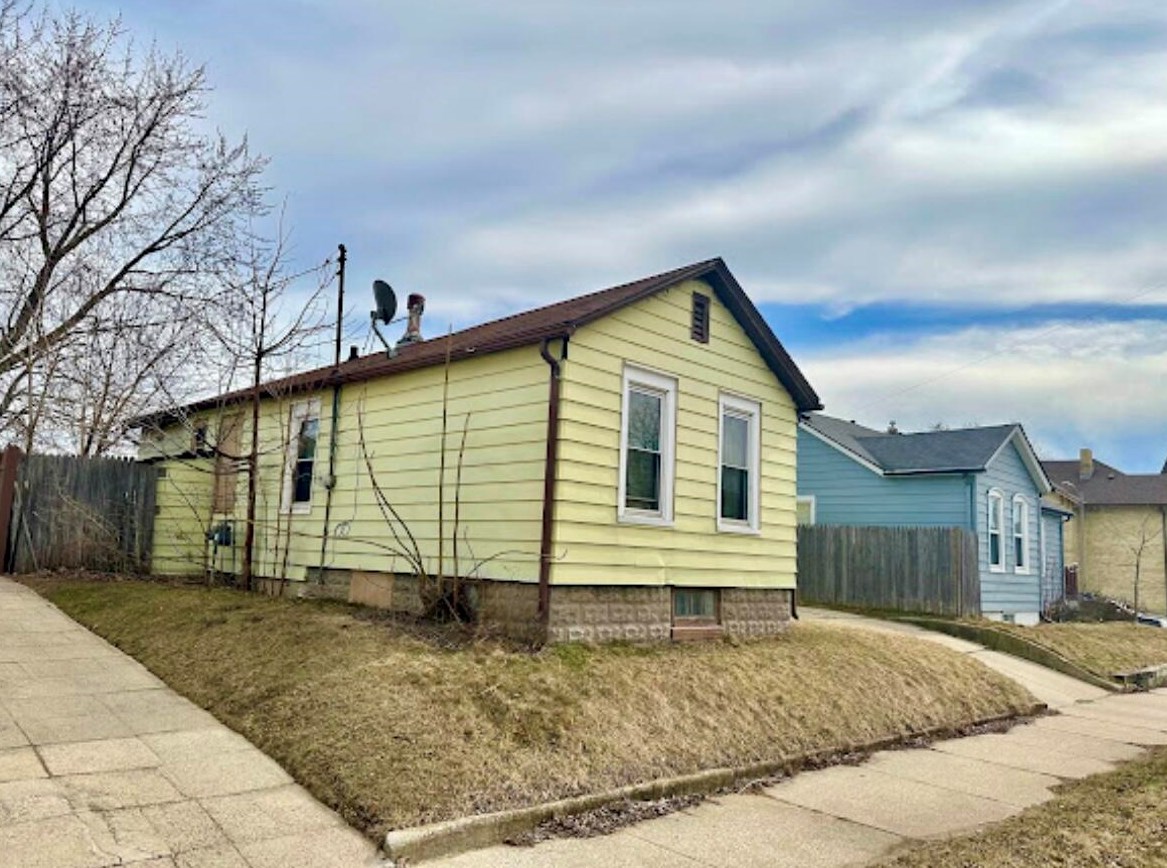1407 Erie St, Racine, WI 53402