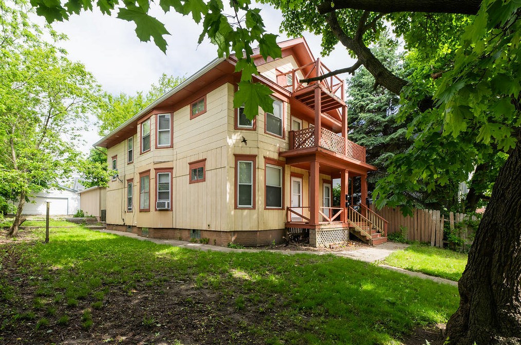 2030 Kinzie Ave, Racine, WI 53405-2612