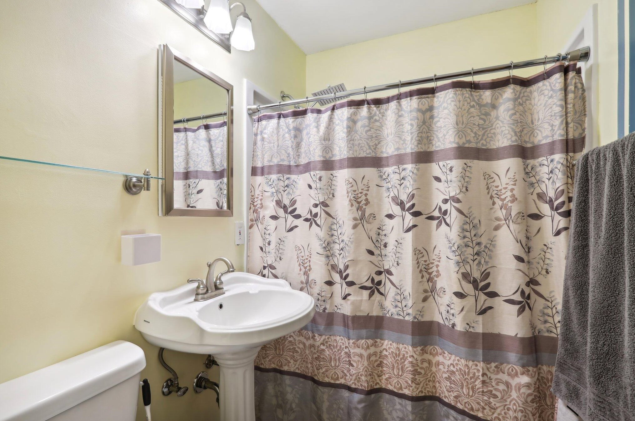 4029 Nevada St, Milwaukee WI 53207-2828 exterior