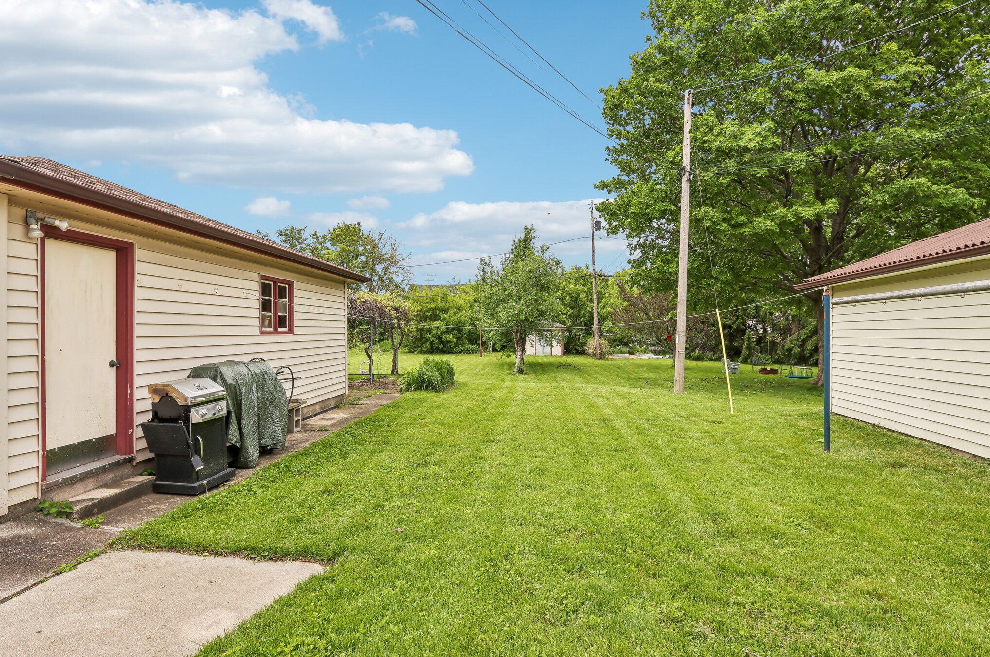 4029 Nevada St, Milwaukee WI 53207-2828 exterior