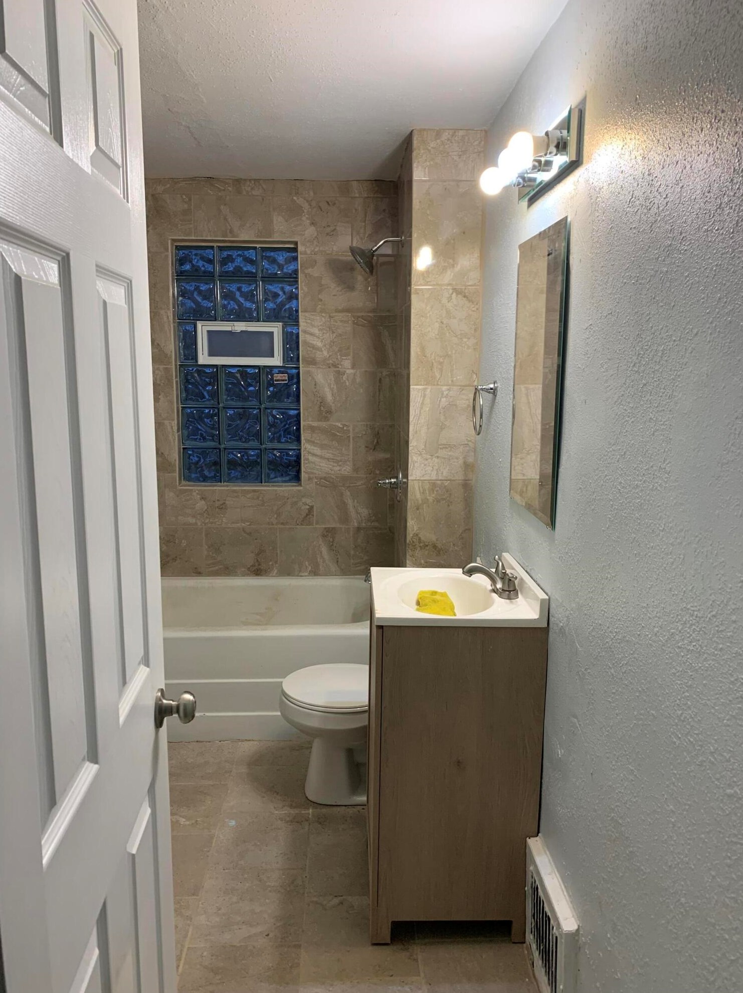 1400 Congress St, Milwaukee WI 53209-6417 exterior