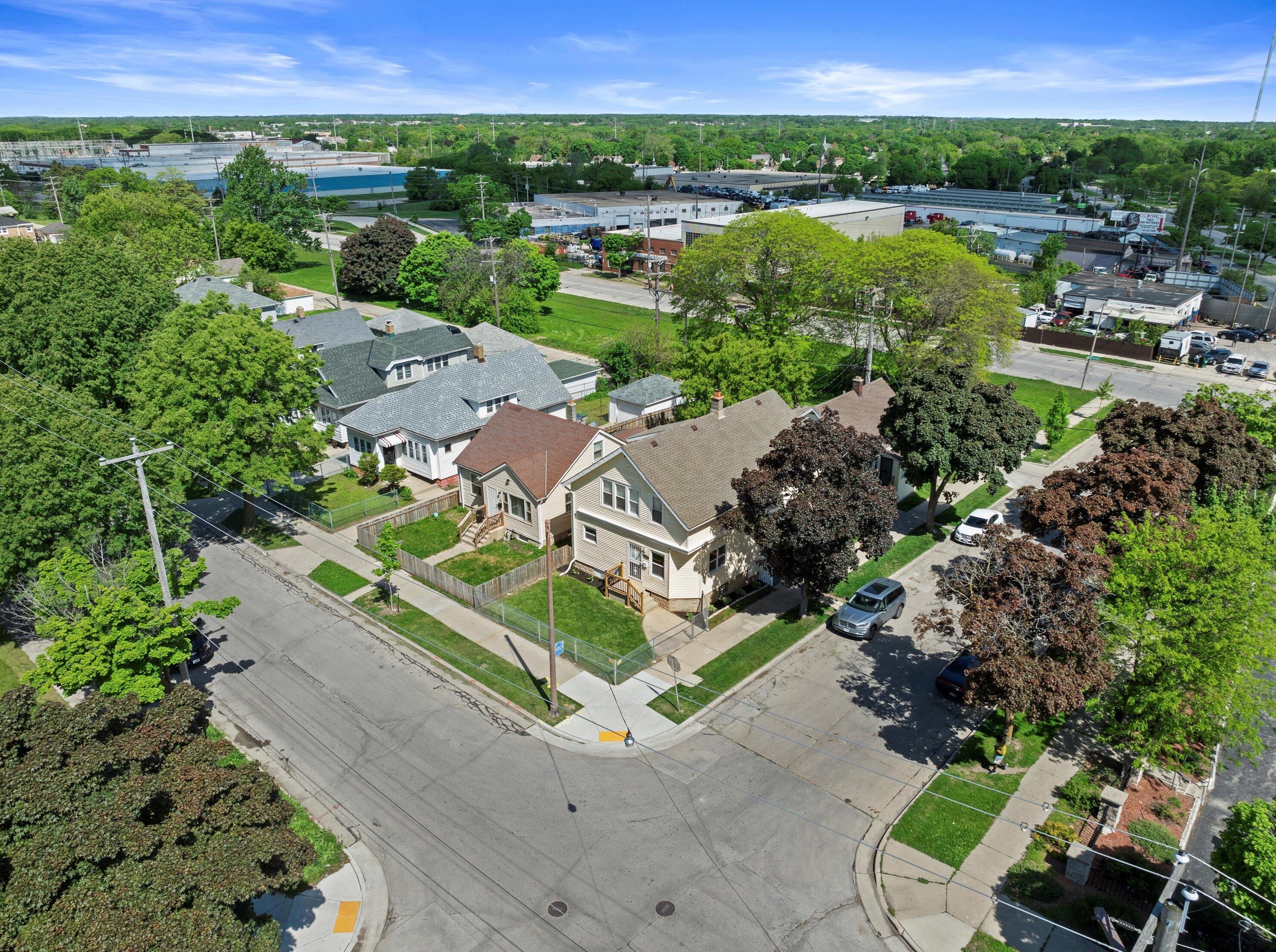 1400 Congress St, Milwaukee WI 53209-6417 exterior