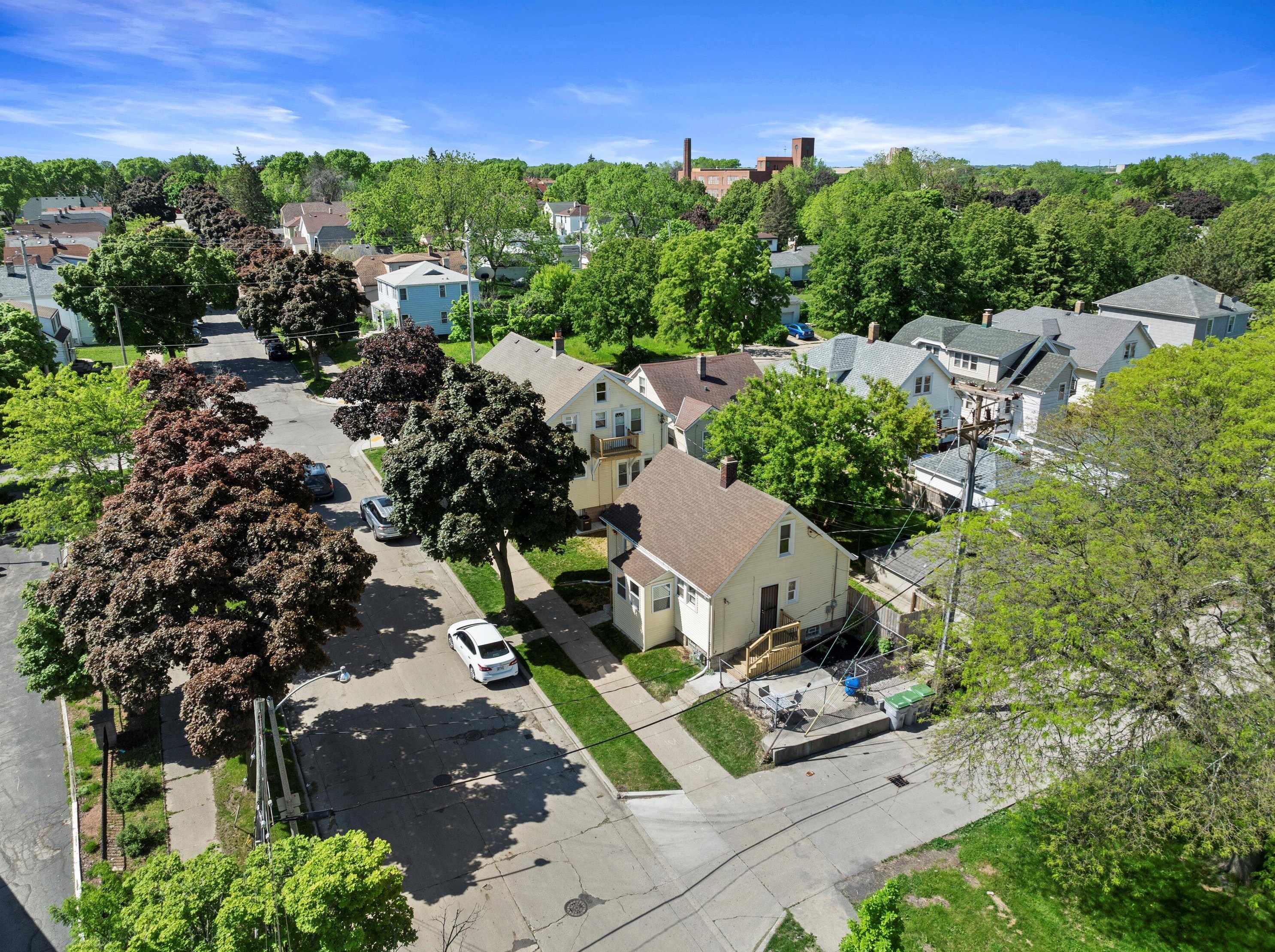 1400 Congress St, Milwaukee WI 53209-6417 exterior