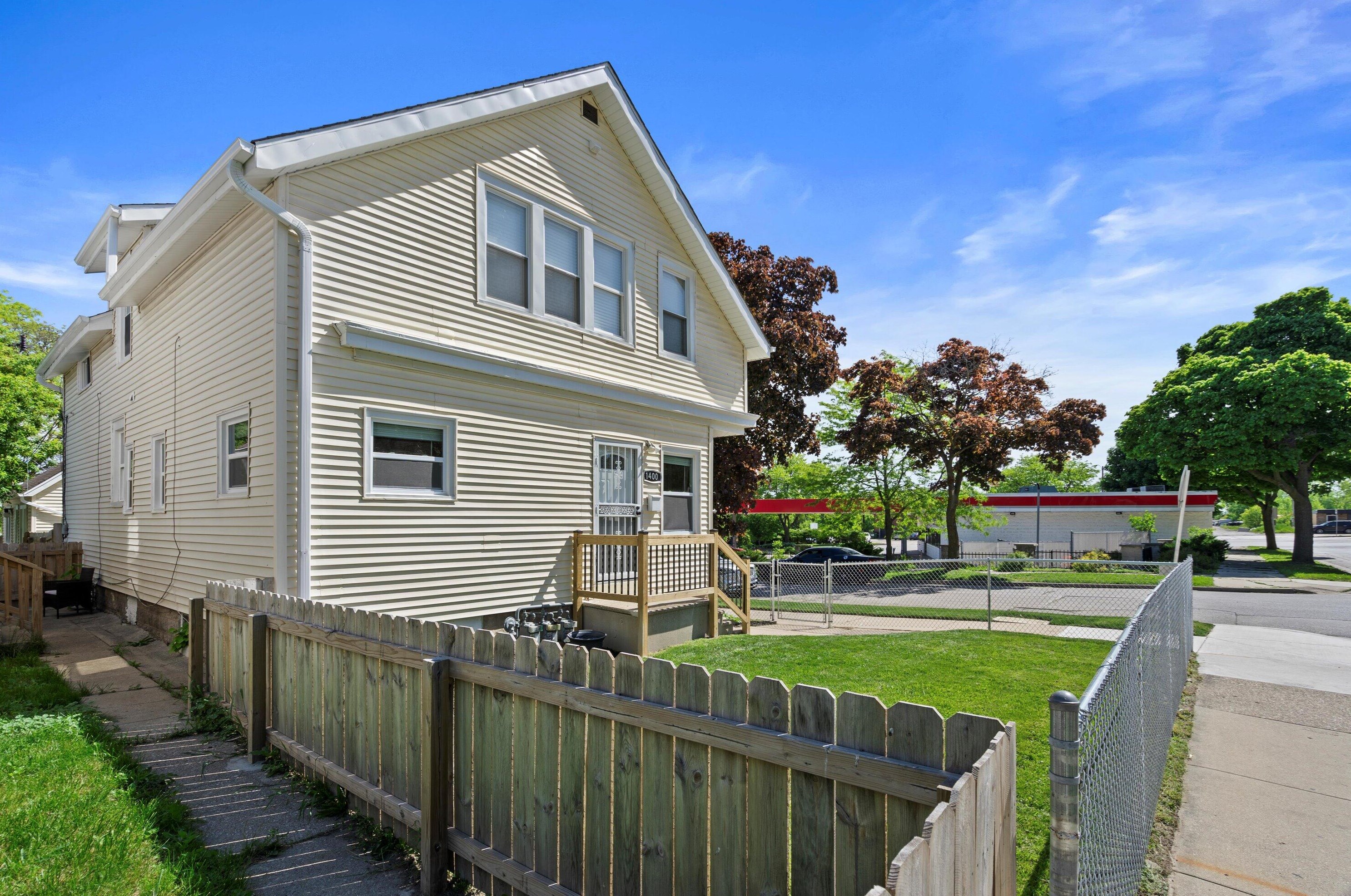 1400 Congress St, Milwaukee WI 53209-6417 exterior