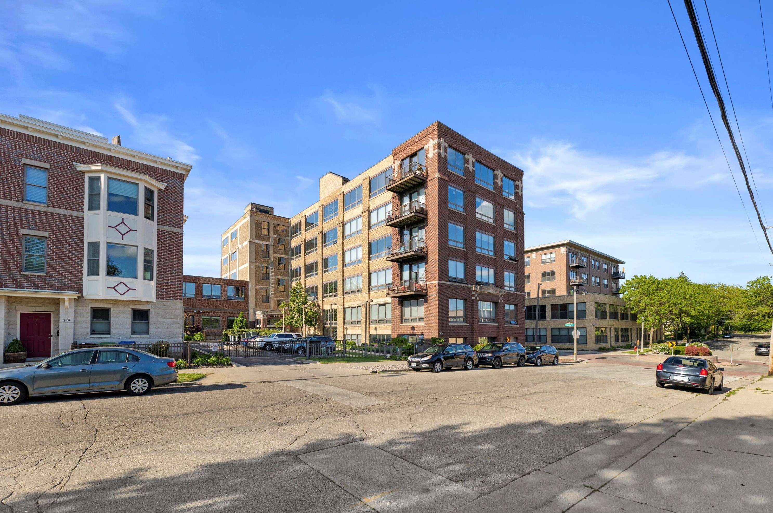 234 Reservoir Ave, Milwaukee WI  53212-3765 exterior