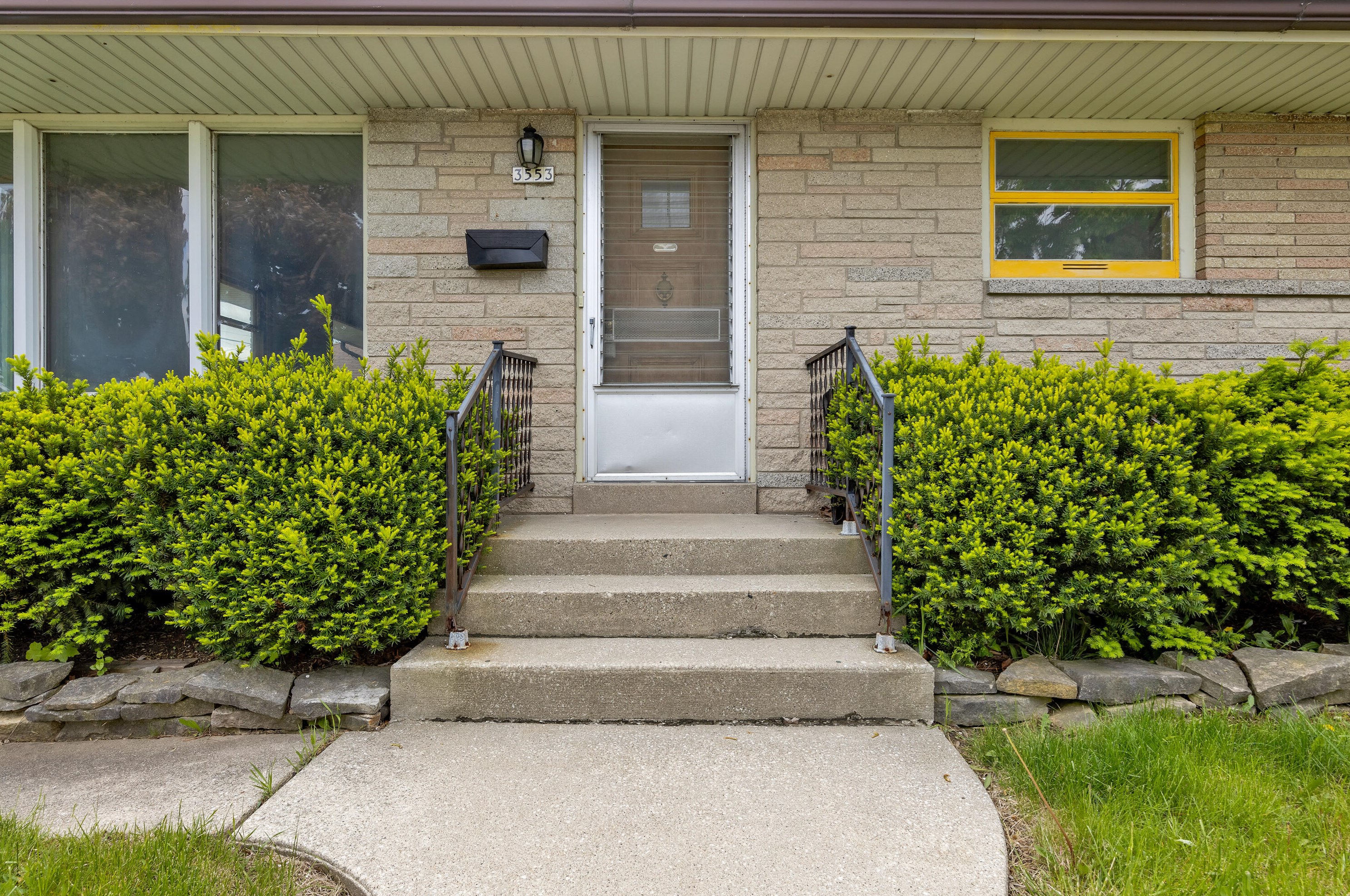 3553 Bottsford Ave, Cudahy, WI 53110-1133