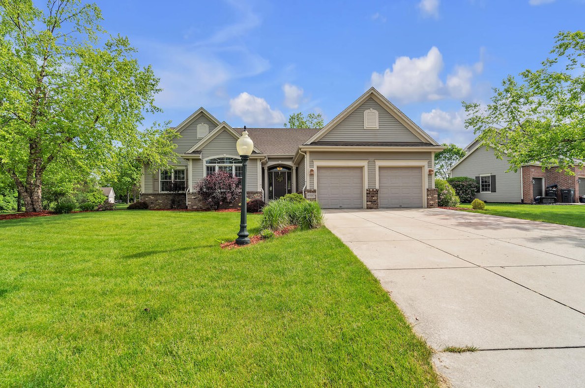 8910 Red Hawk Cir, Racine, WI 53406-3032