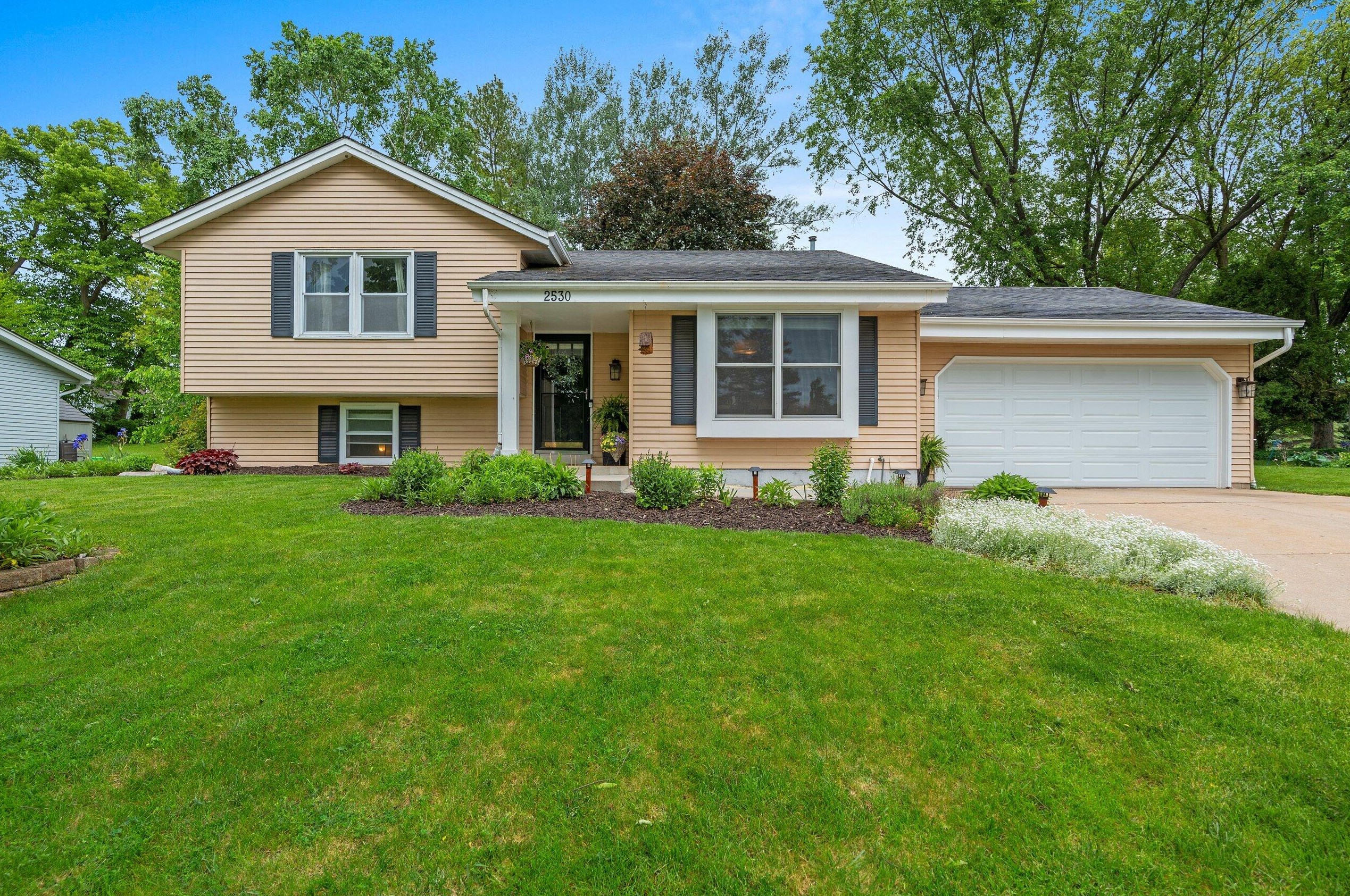 2530 University Dr, Waukesha, WI 53188-1402
