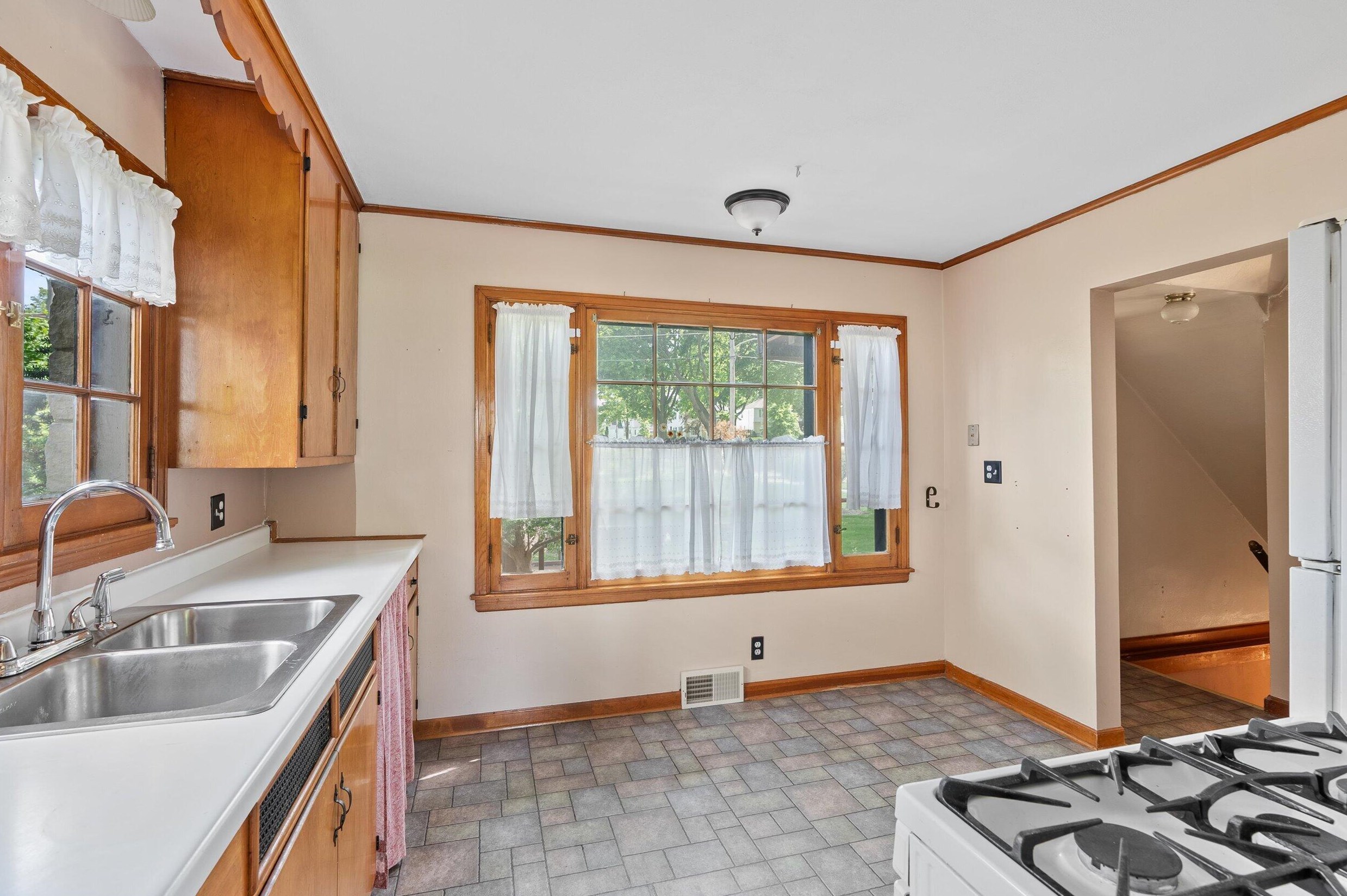 6333 Chambers St, Milwaukee WI 53210-1457 exterior