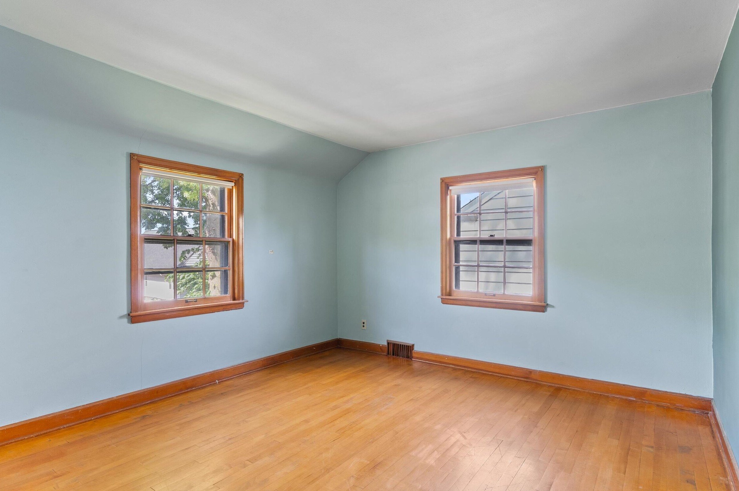 6333 Chambers St, Milwaukee WI 53210-1457 exterior