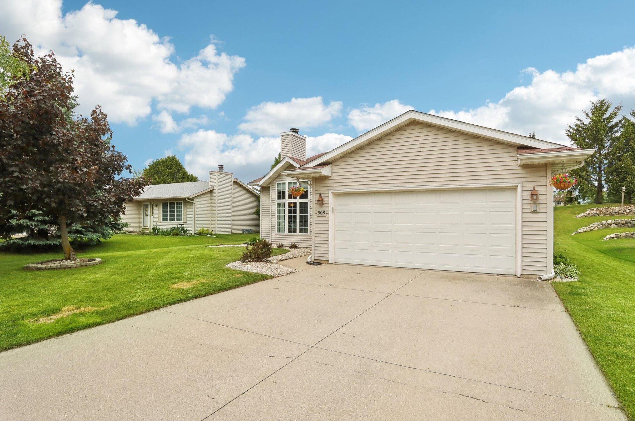 508 Broadmoore Dr, Hartford, WI 53027-2737