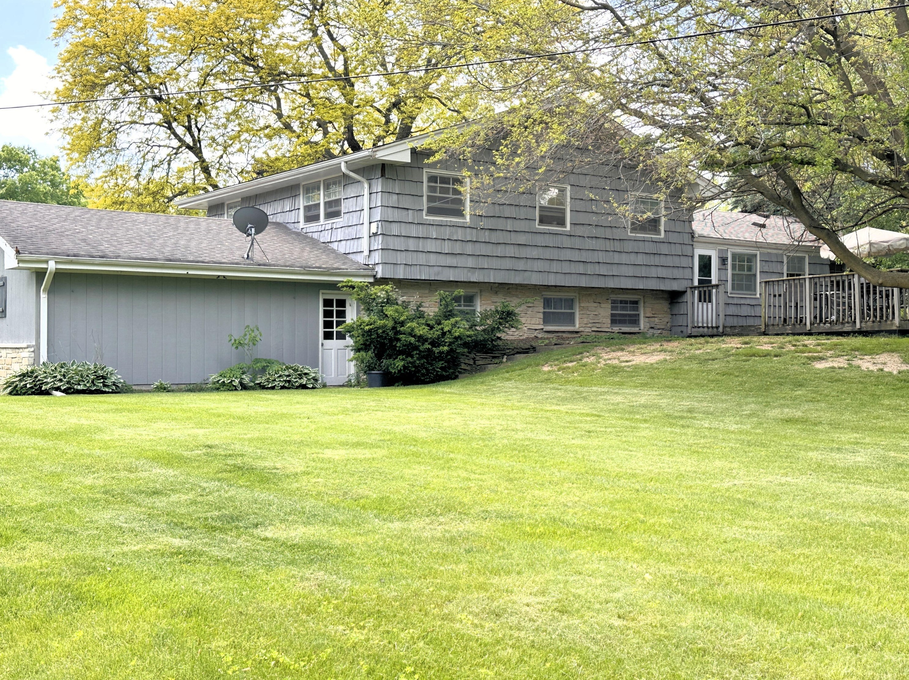 2520 Kenboern Dr, Milwaukee WI 53209-1836 exterior