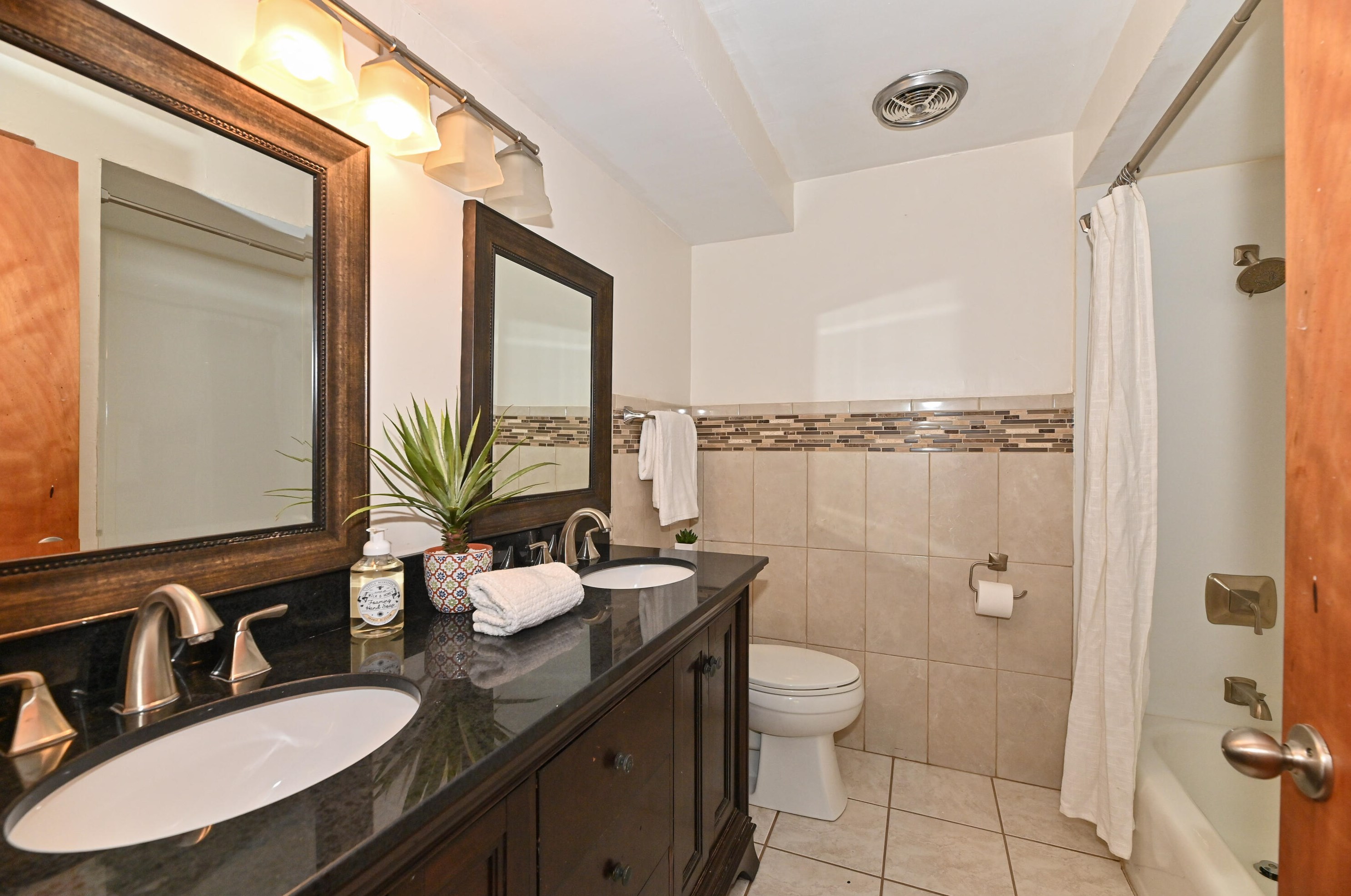 2520 Kenboern Dr, Milwaukee WI 53209-1836 exterior