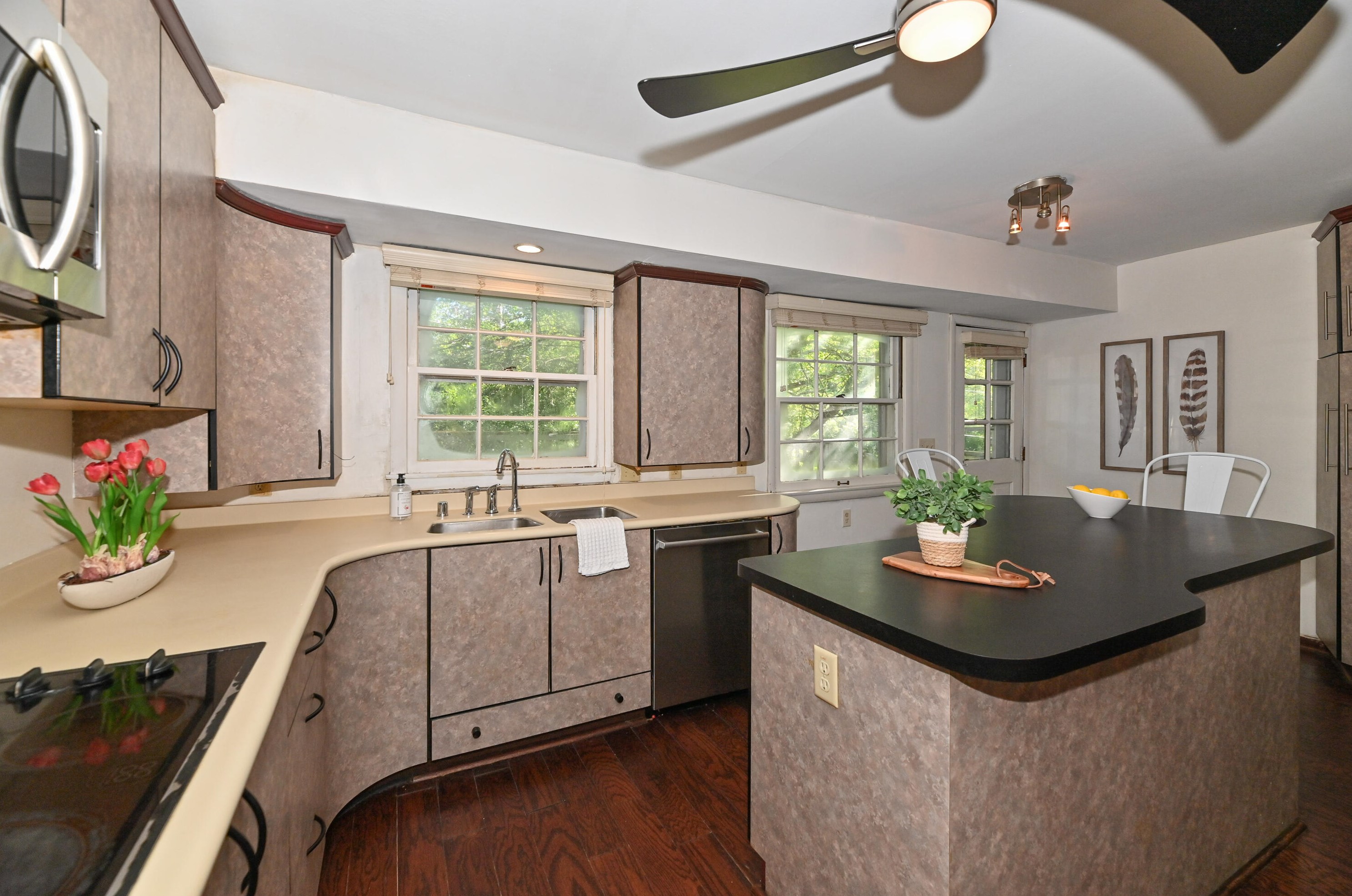 2520 Kenboern Dr, Milwaukee WI 53209-1836 exterior