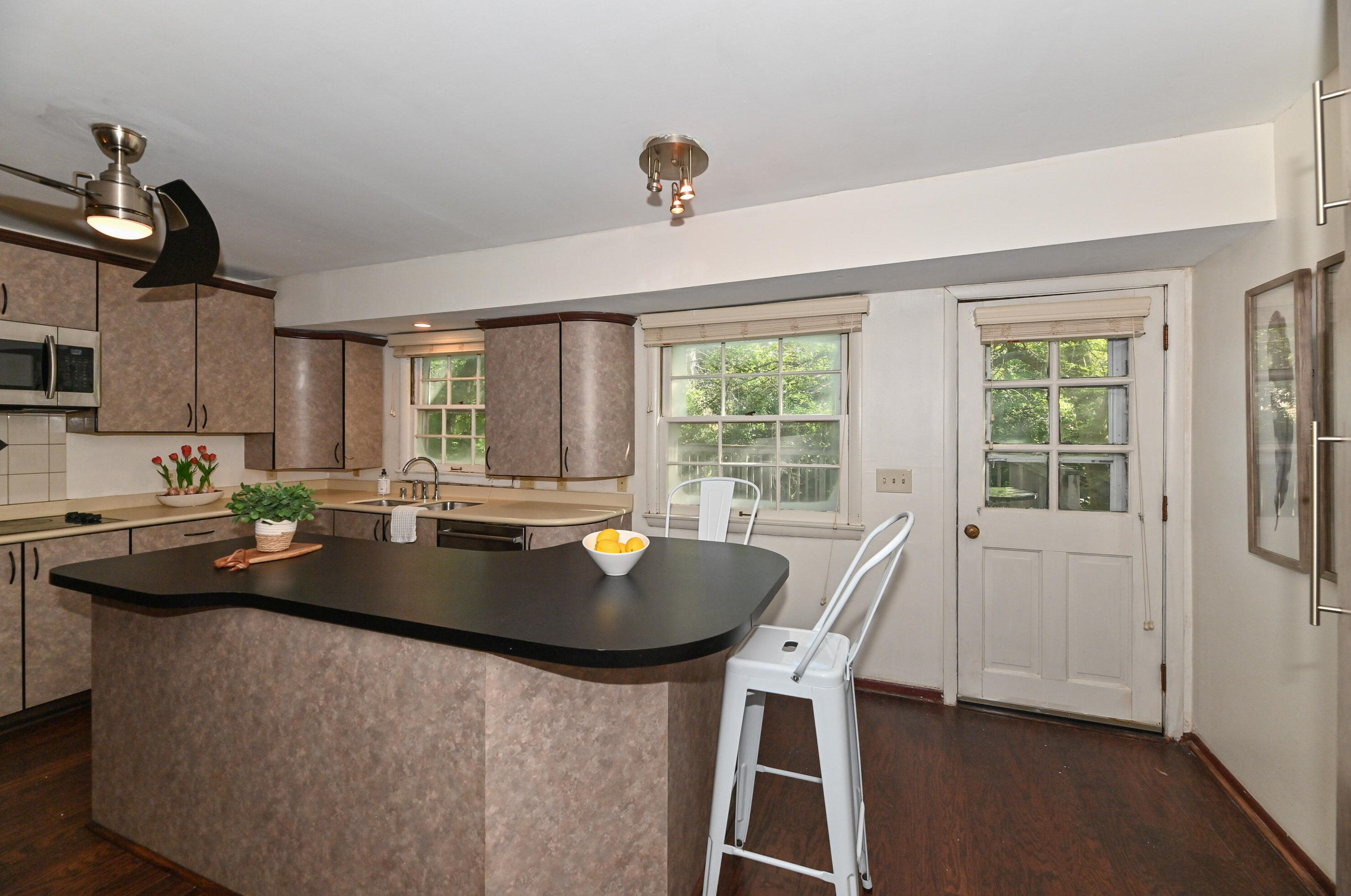 2520 Kenboern Dr, Milwaukee WI 53209-1836 exterior