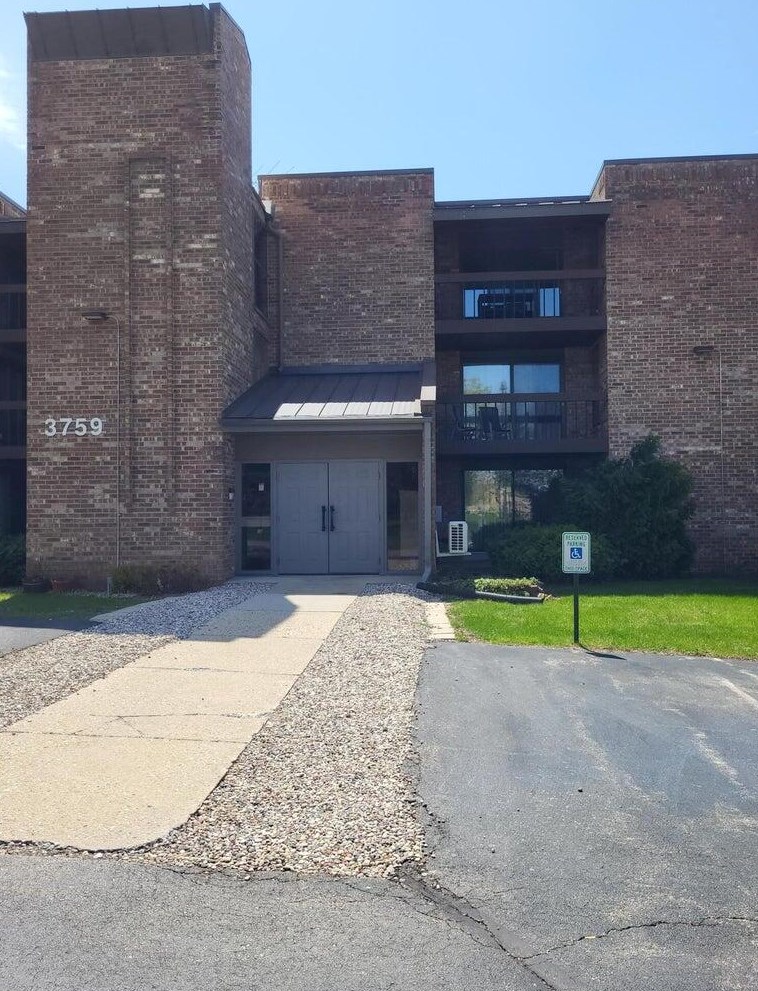 3759 N 88th St #210, Milwaukee, WI 53222