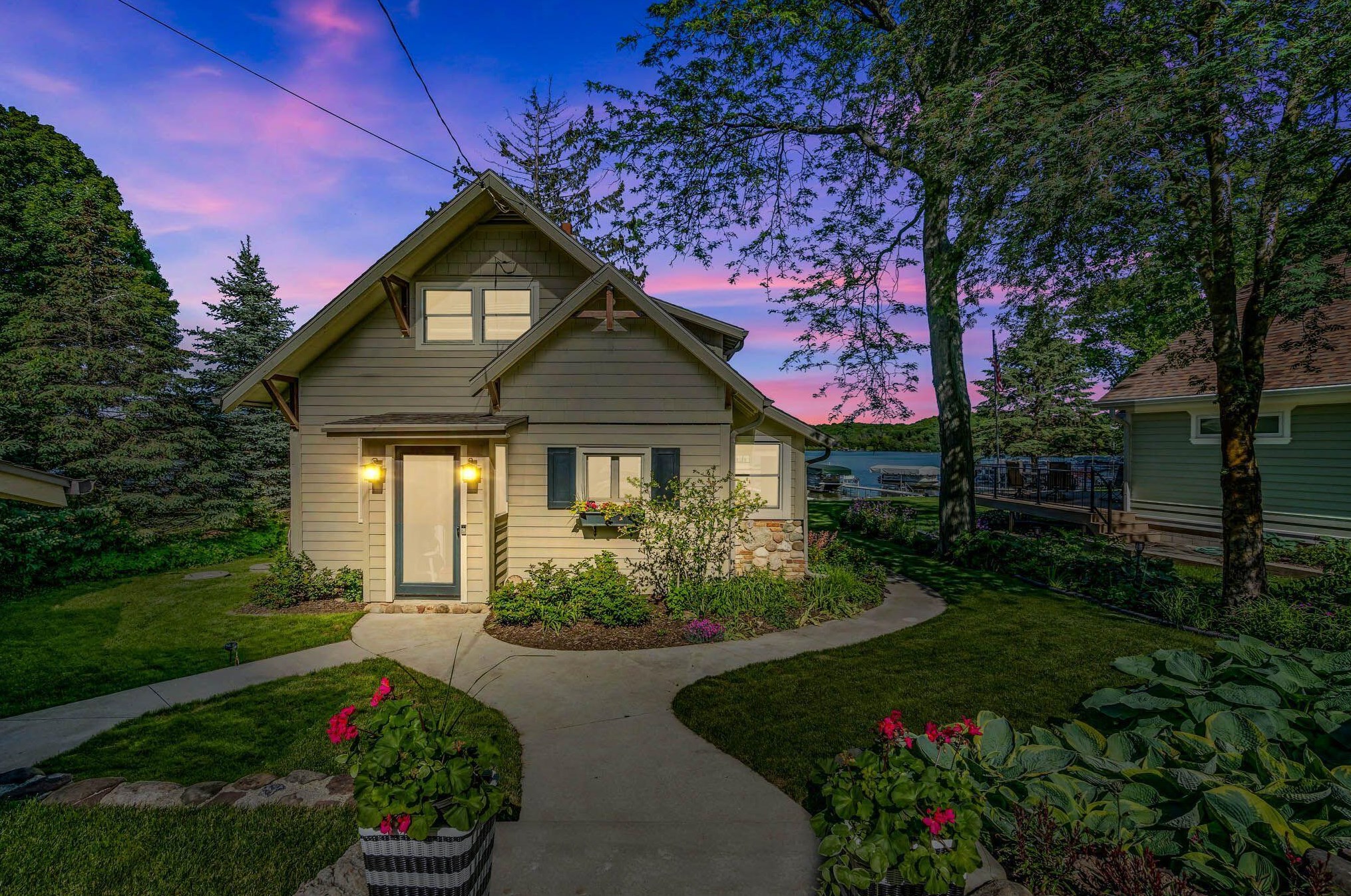5602 W Lake Dr, West Bend, WI 53095