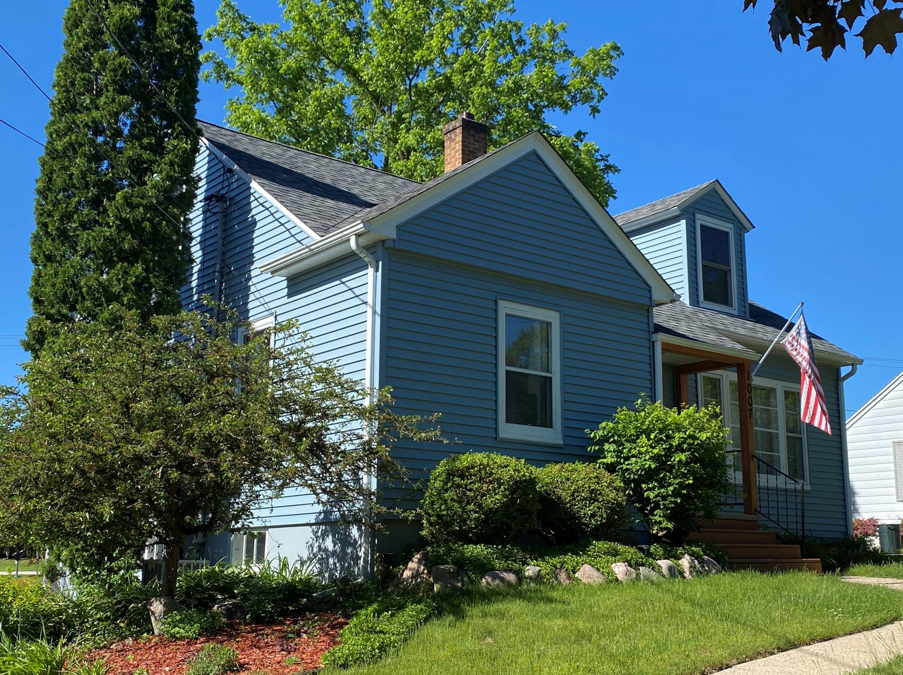 1007 Lisbon Ave, Chenequa, WI 53029-2229