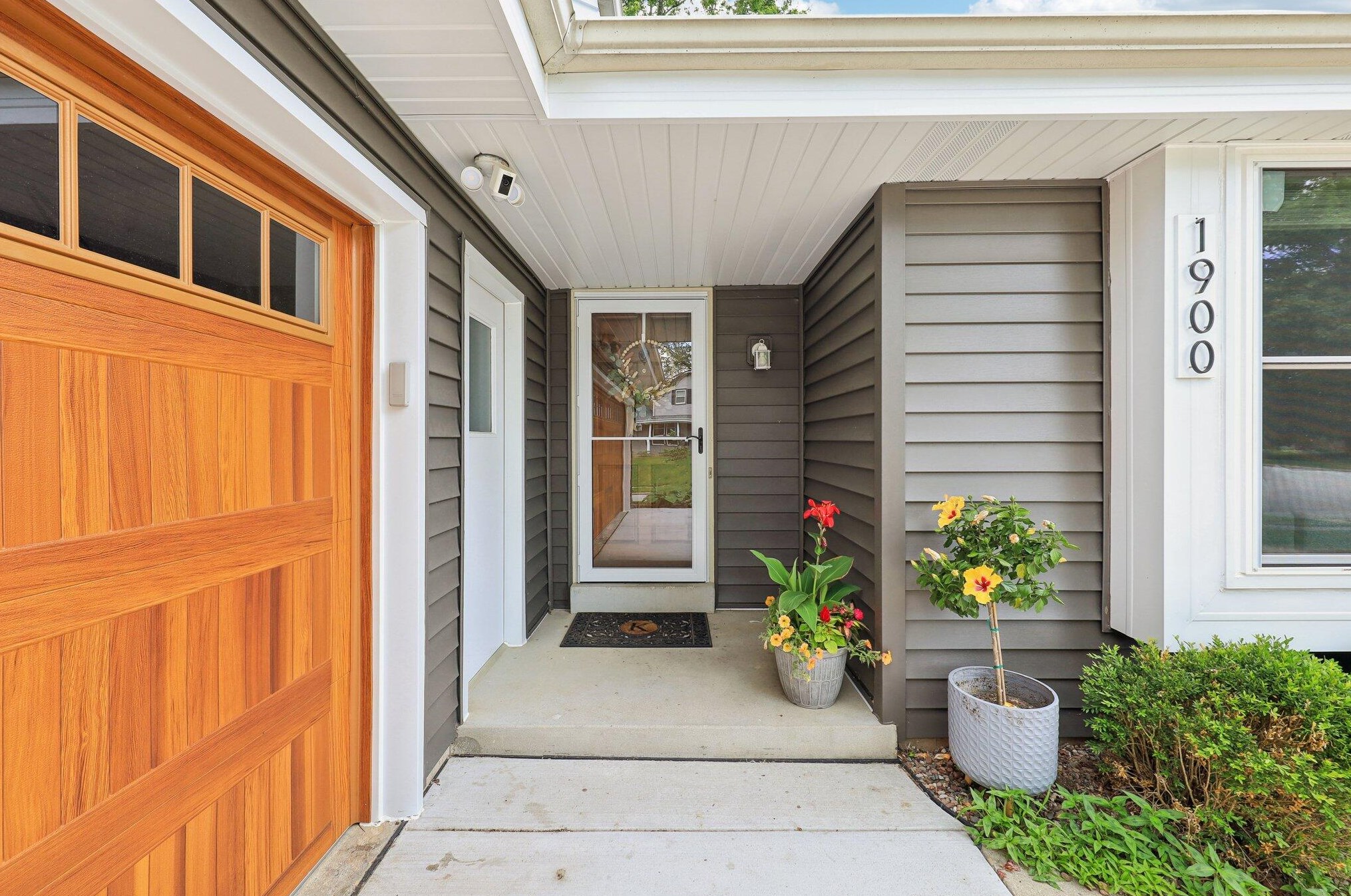 1900 Harris Highland Dr, Waukesha, WI 53188-4804