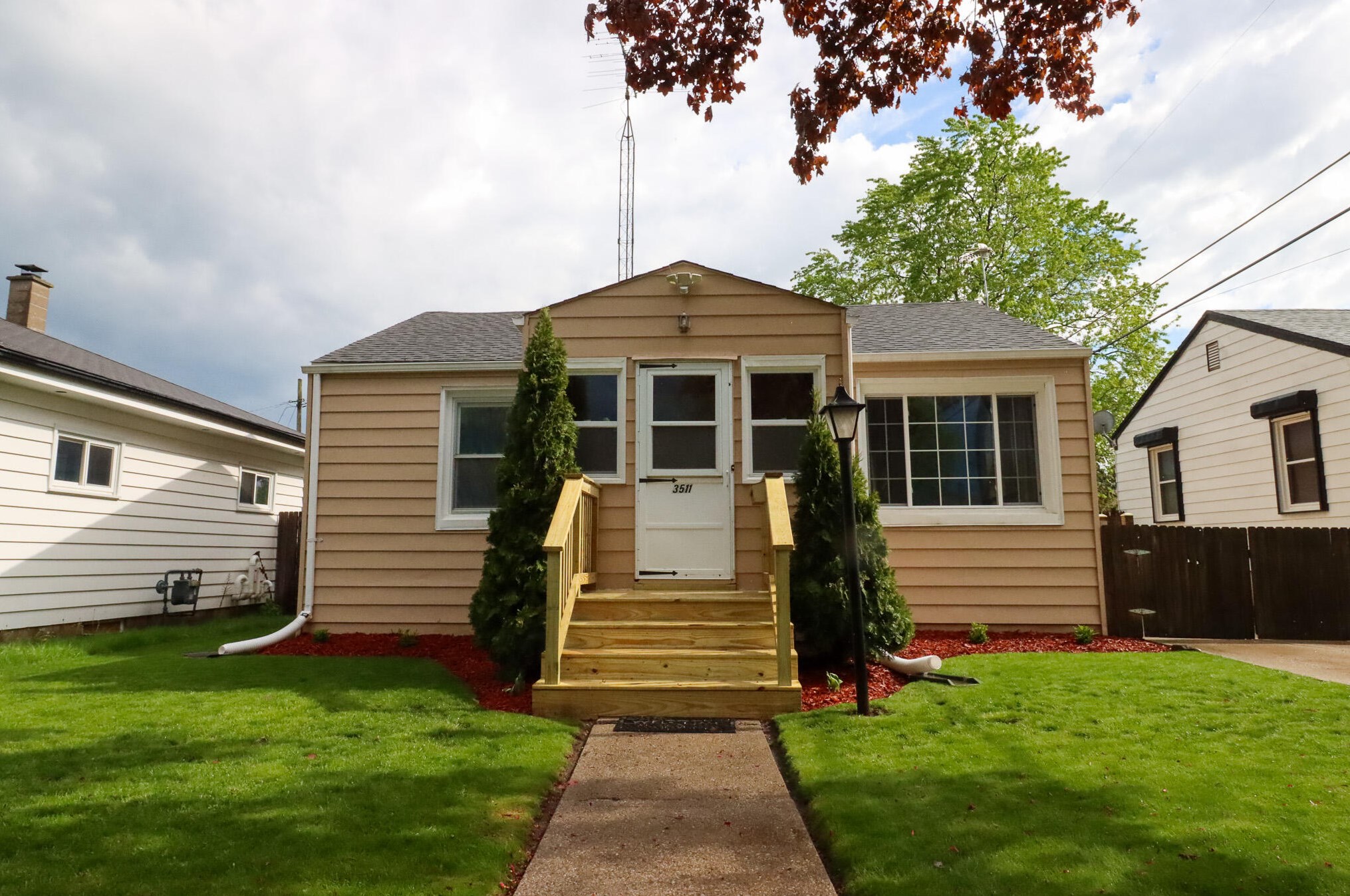 3511 20th St, Racine, WI 53405-3812