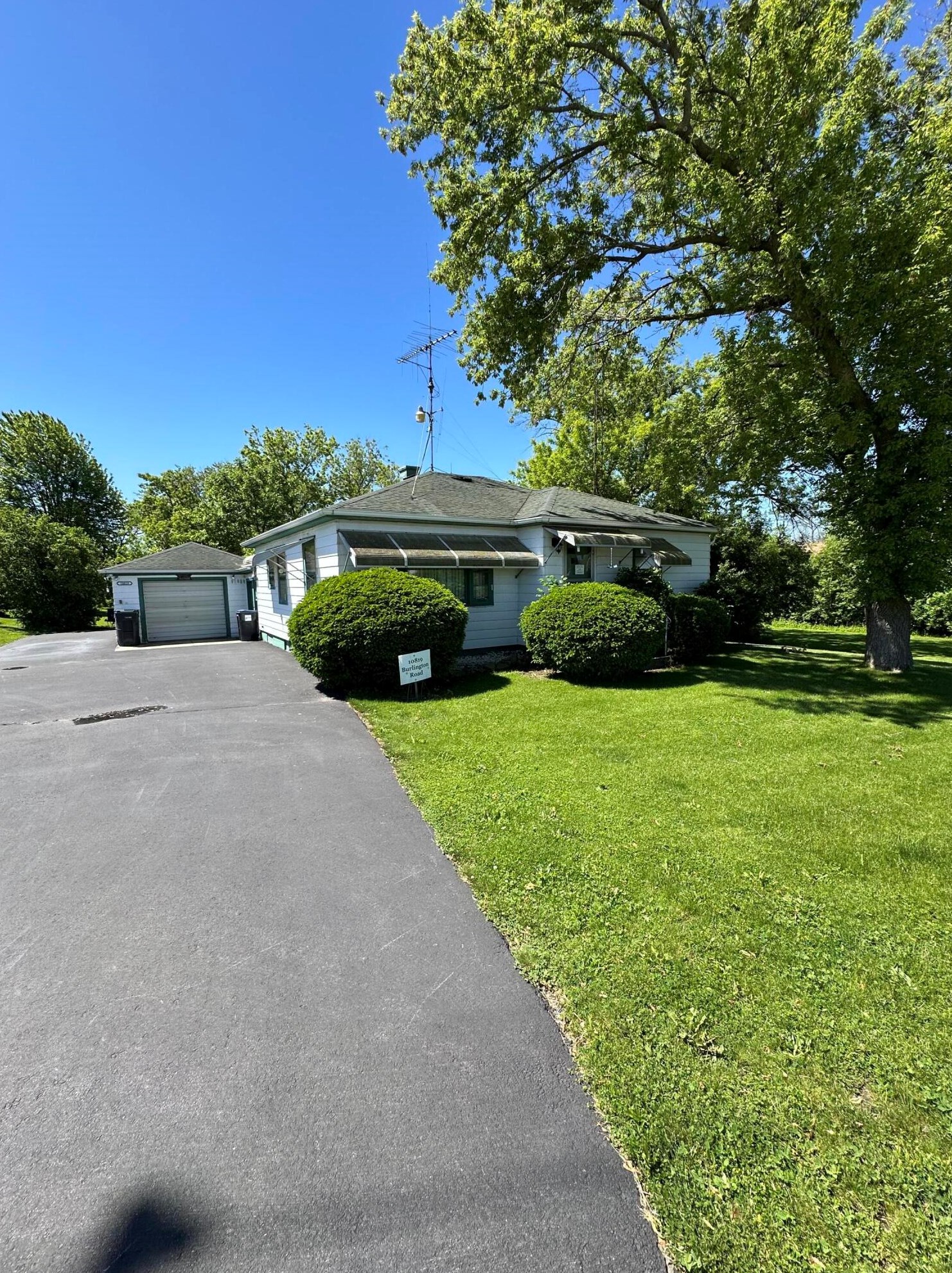 10819 Burlington Rd, Kenosha, WI 53144