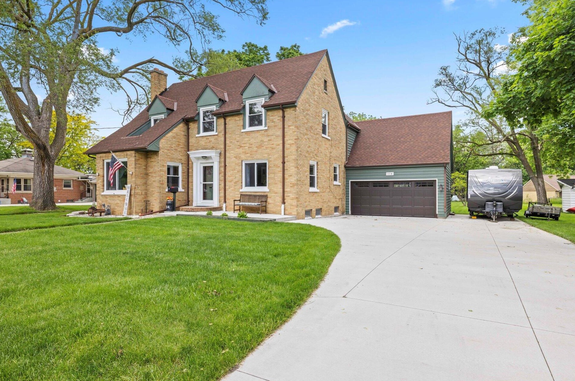 114 Oakland Ave, Mukwonago, WI 53149