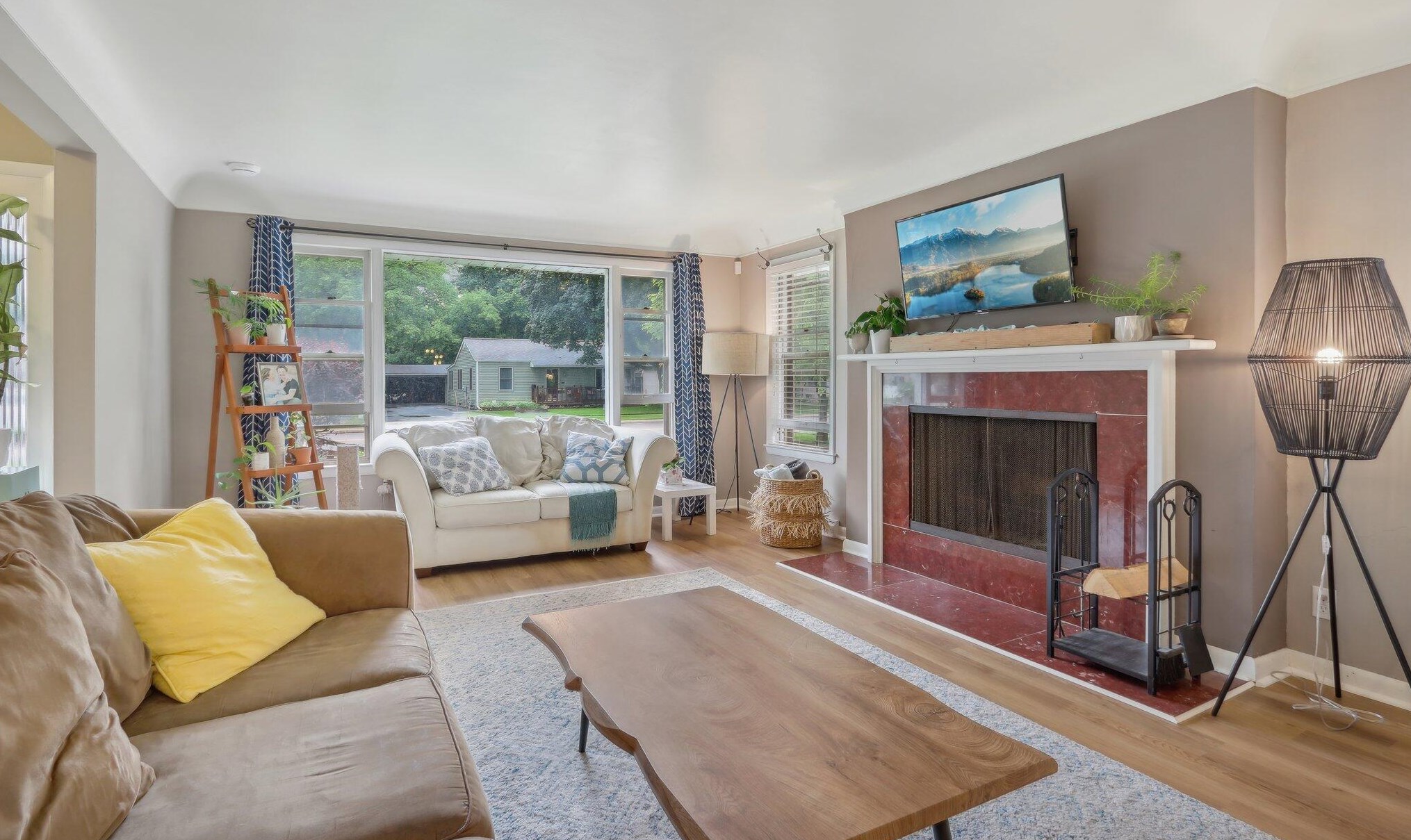 830 Oakwood Ave, Oconomowoc, WI 53066