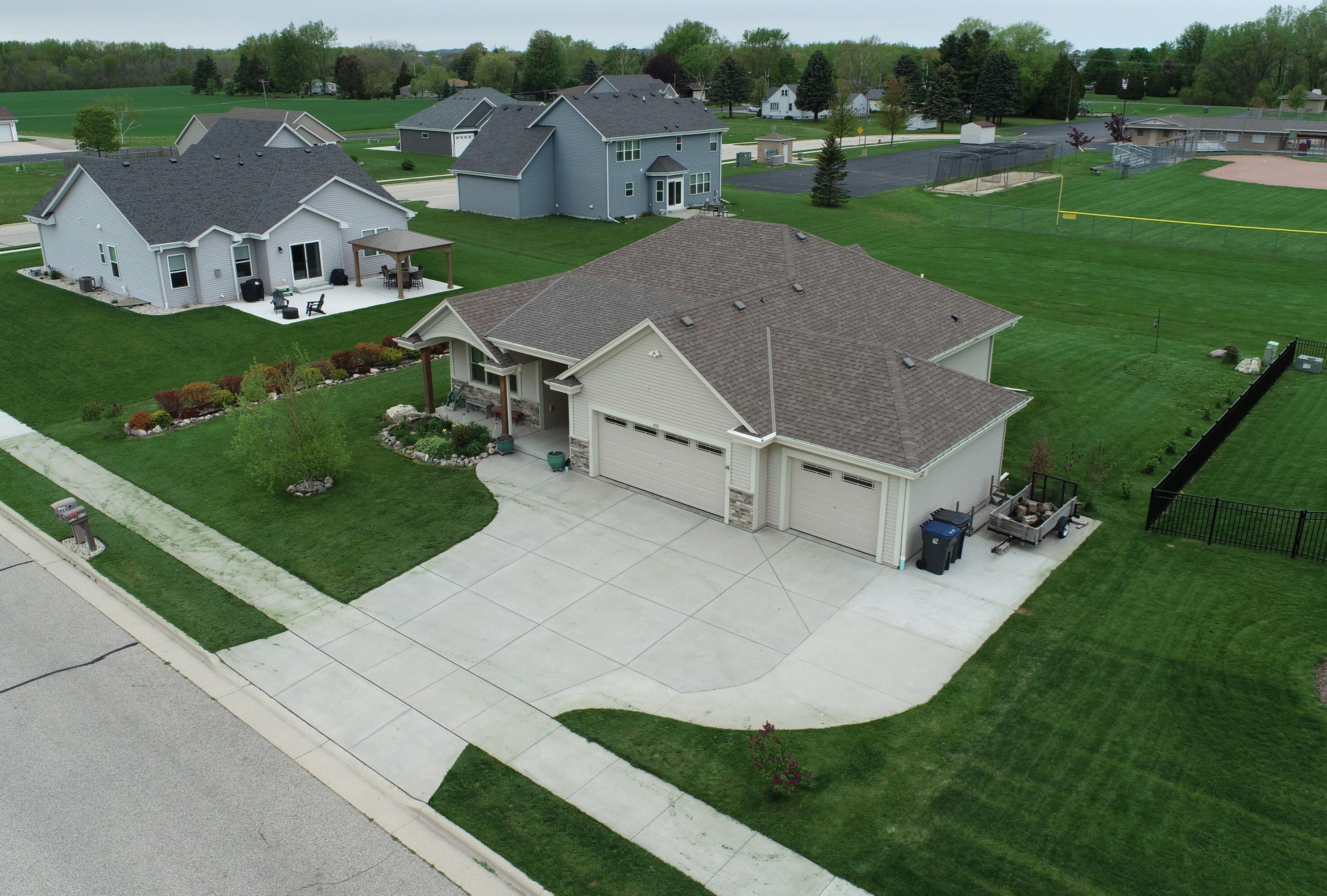 970 Goschey Dr, Belgium WI  53004-9460 exterior