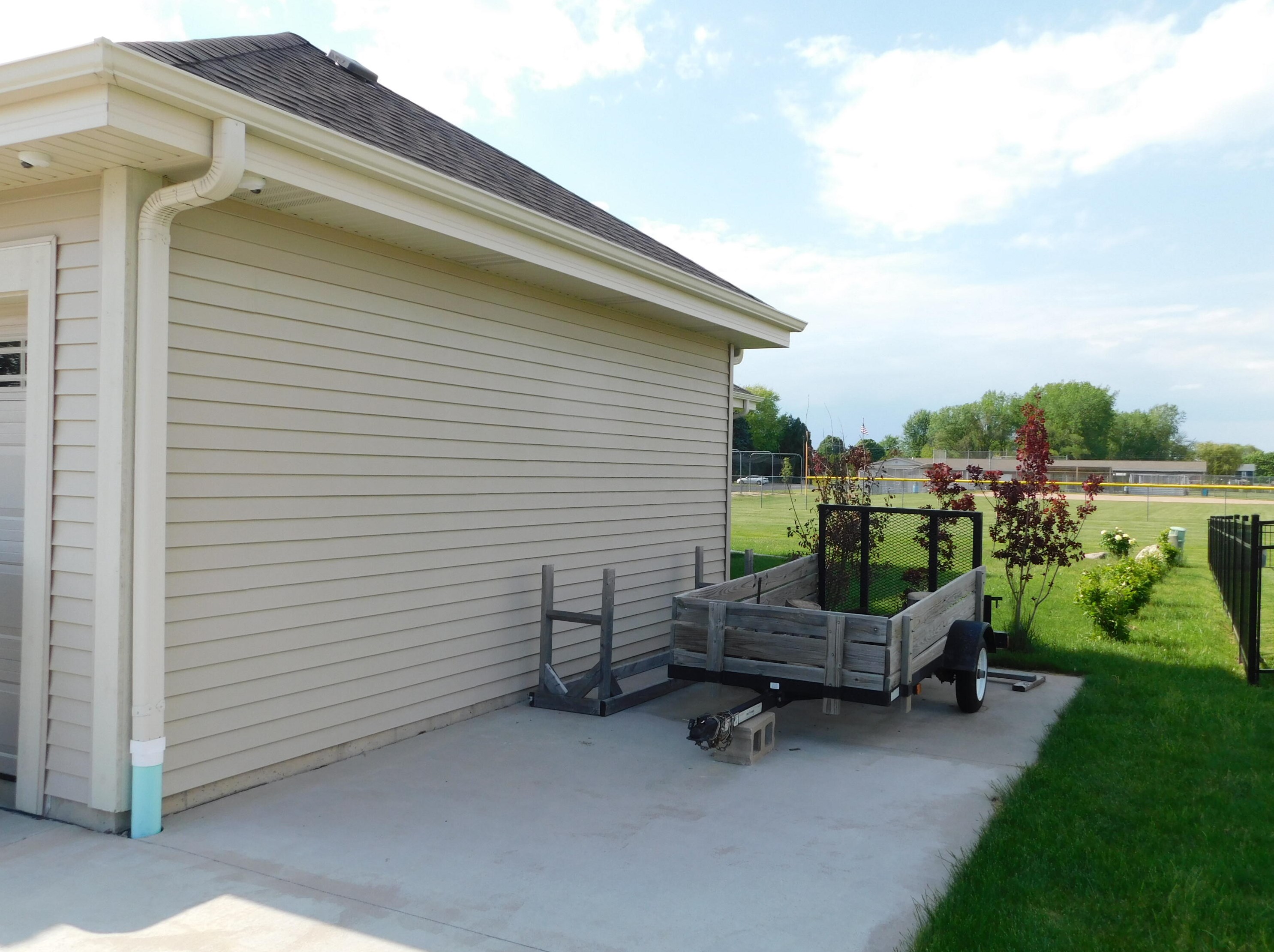 970 Goschey Dr, Belgium WI  53004-9460 exterior