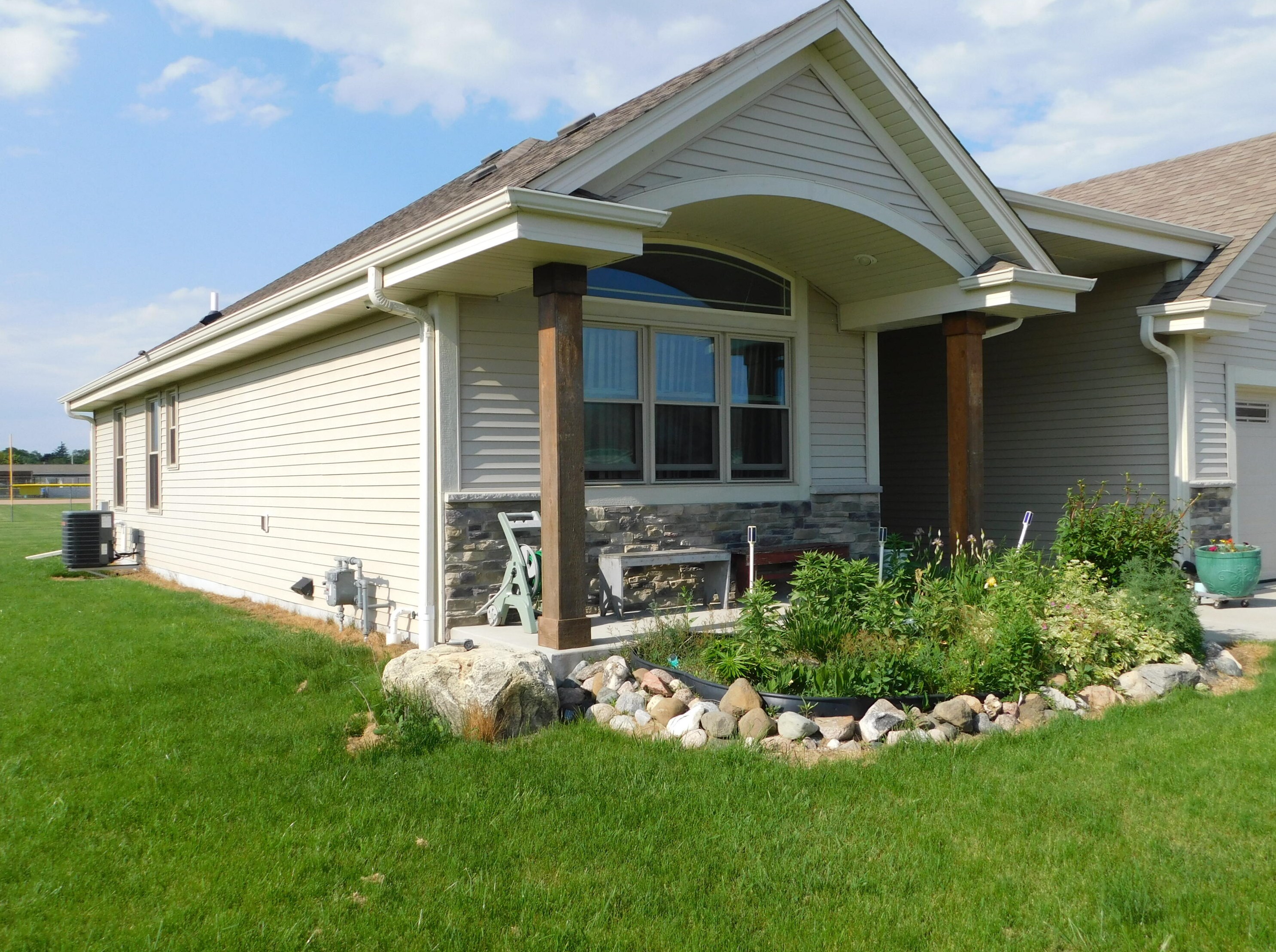 970 Goschey Dr, Belgium WI  53004-9460 exterior