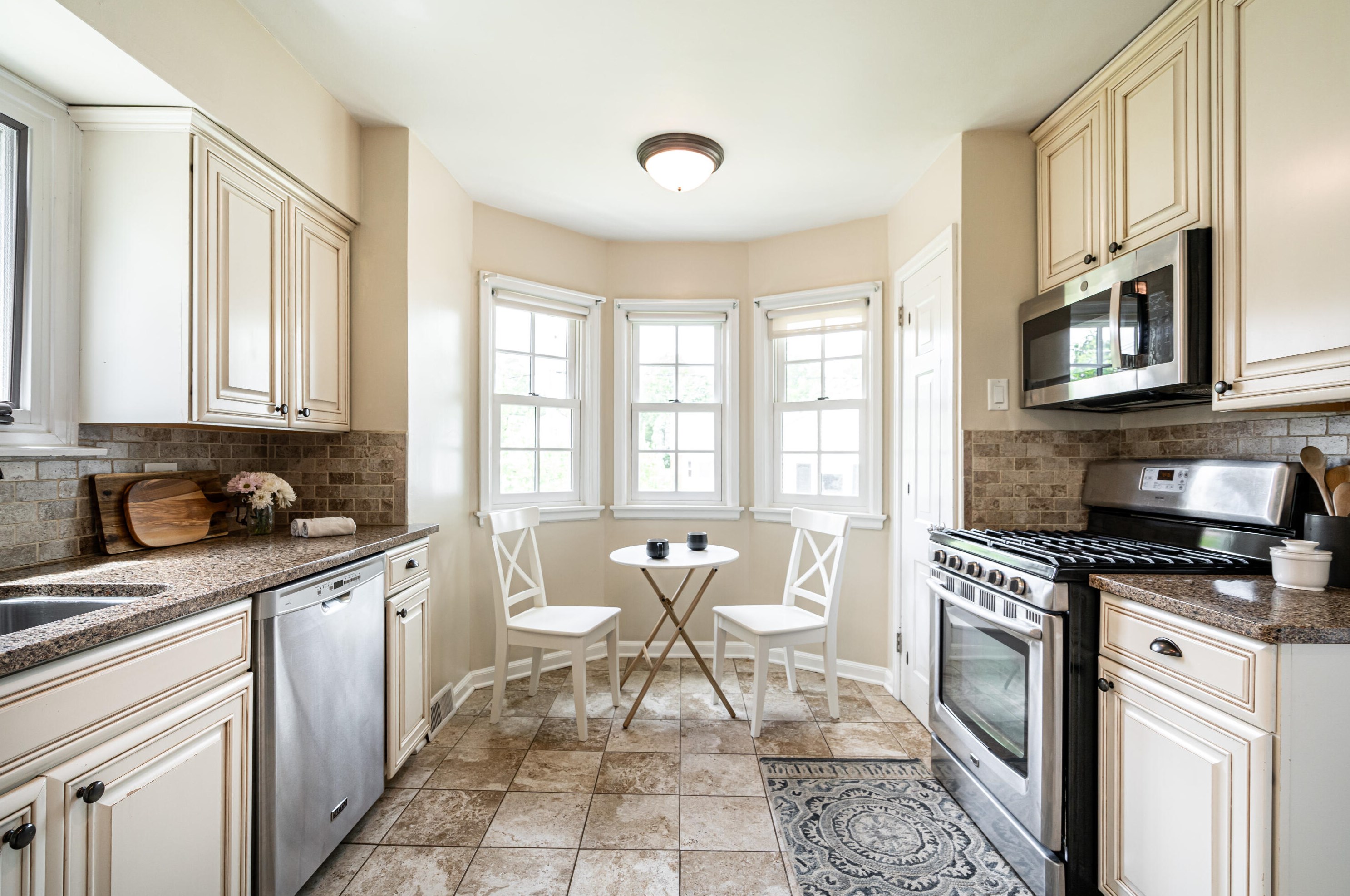 2763 Lefeber Ave, Milwaukee WI 53210-1141 exterior