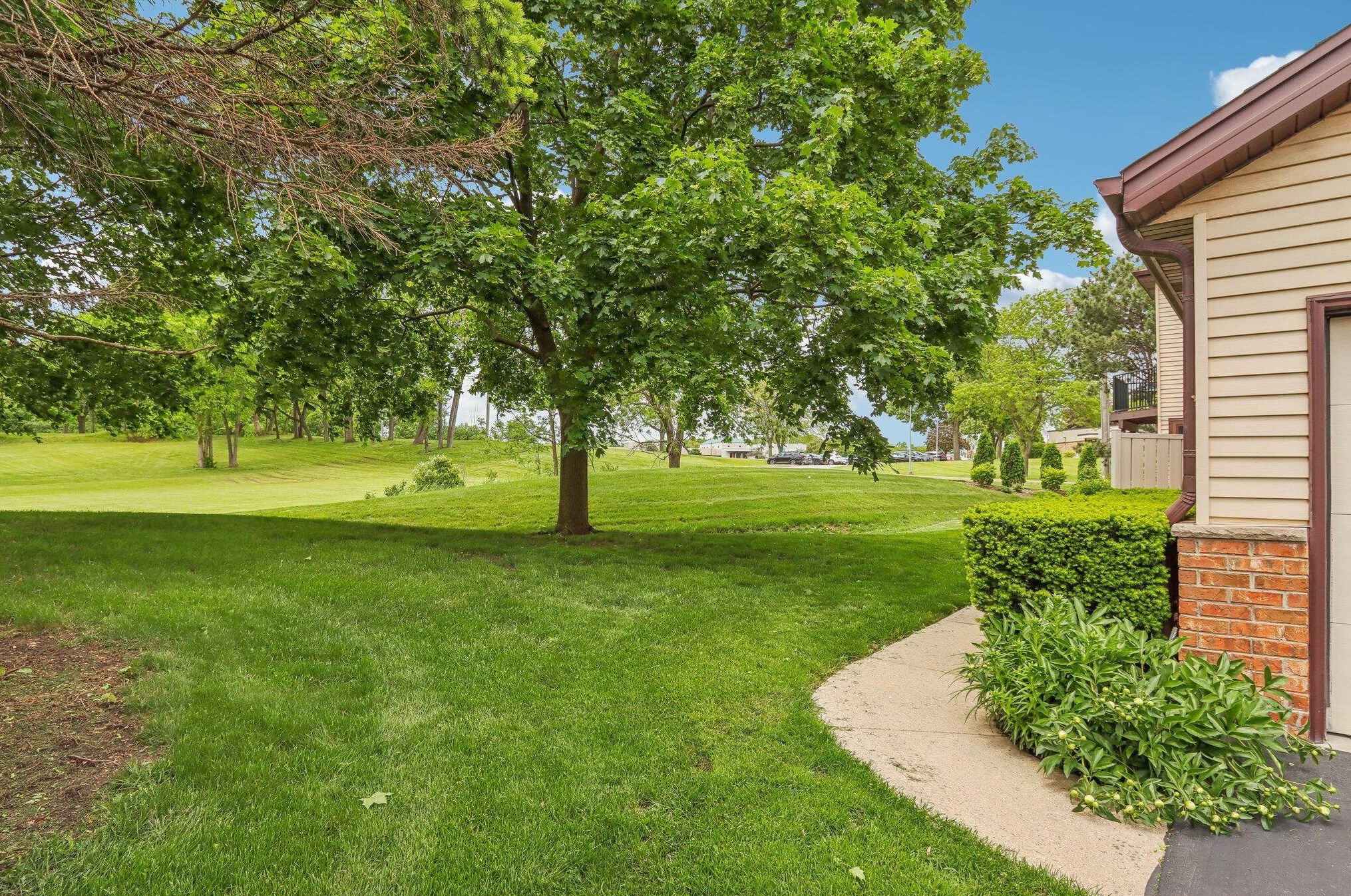 8127 Legend Dr, Hales Corners, WI 53132-9626