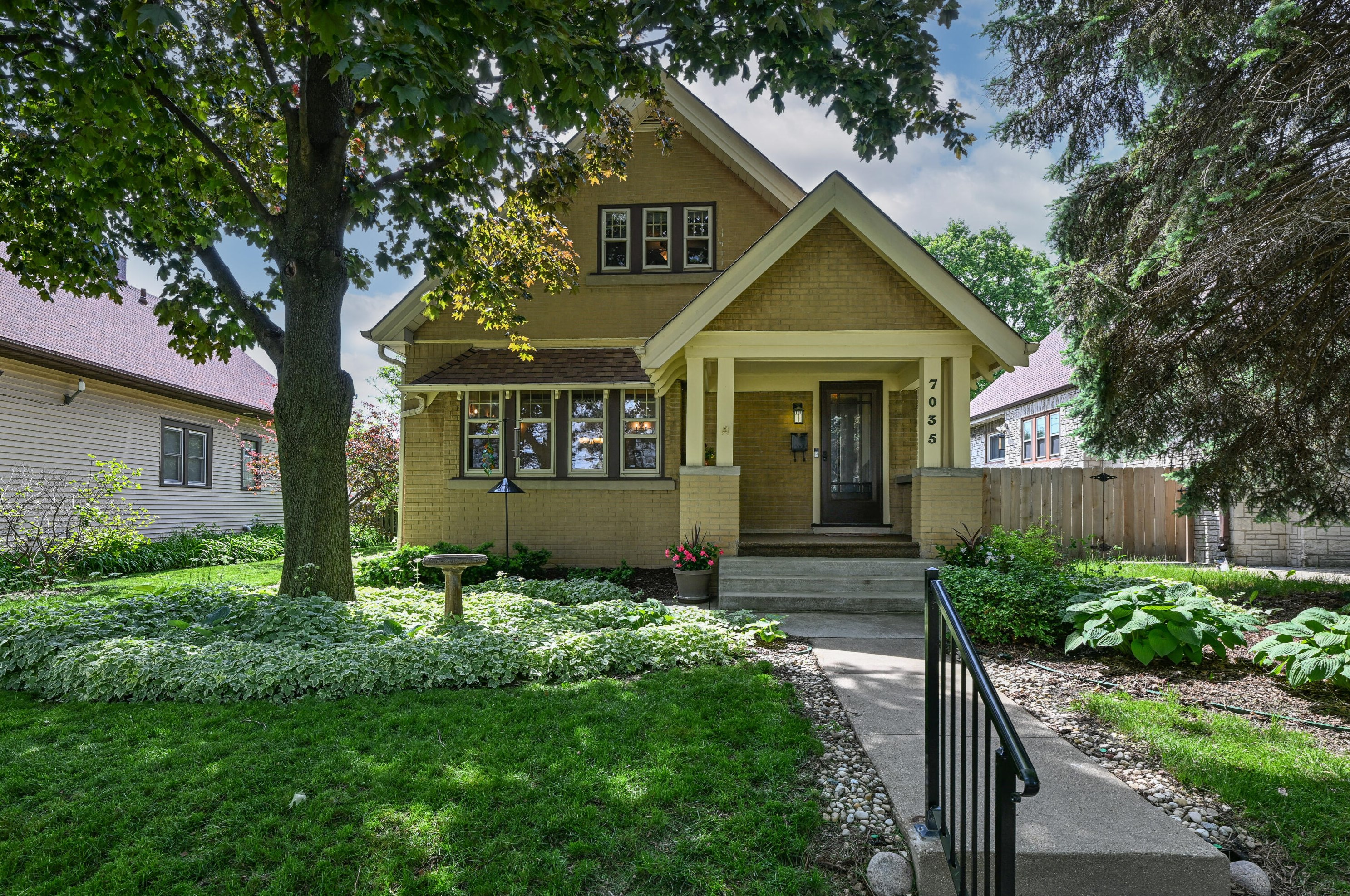7035 Stuth Pl, Milwaukee, WI 53219-1950