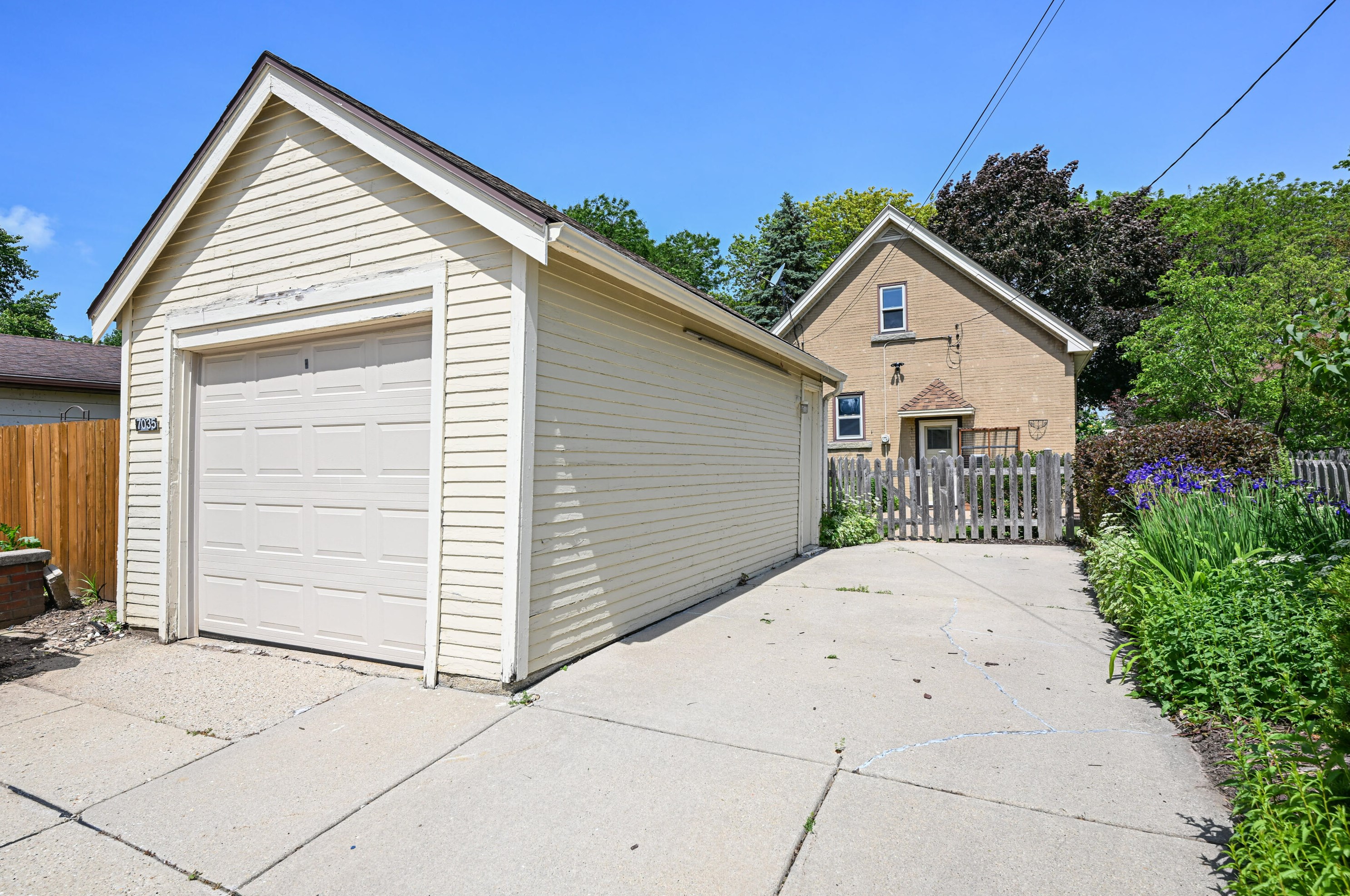 7035 Stuth Pl, Milwaukee WI 53219-1951 exterior